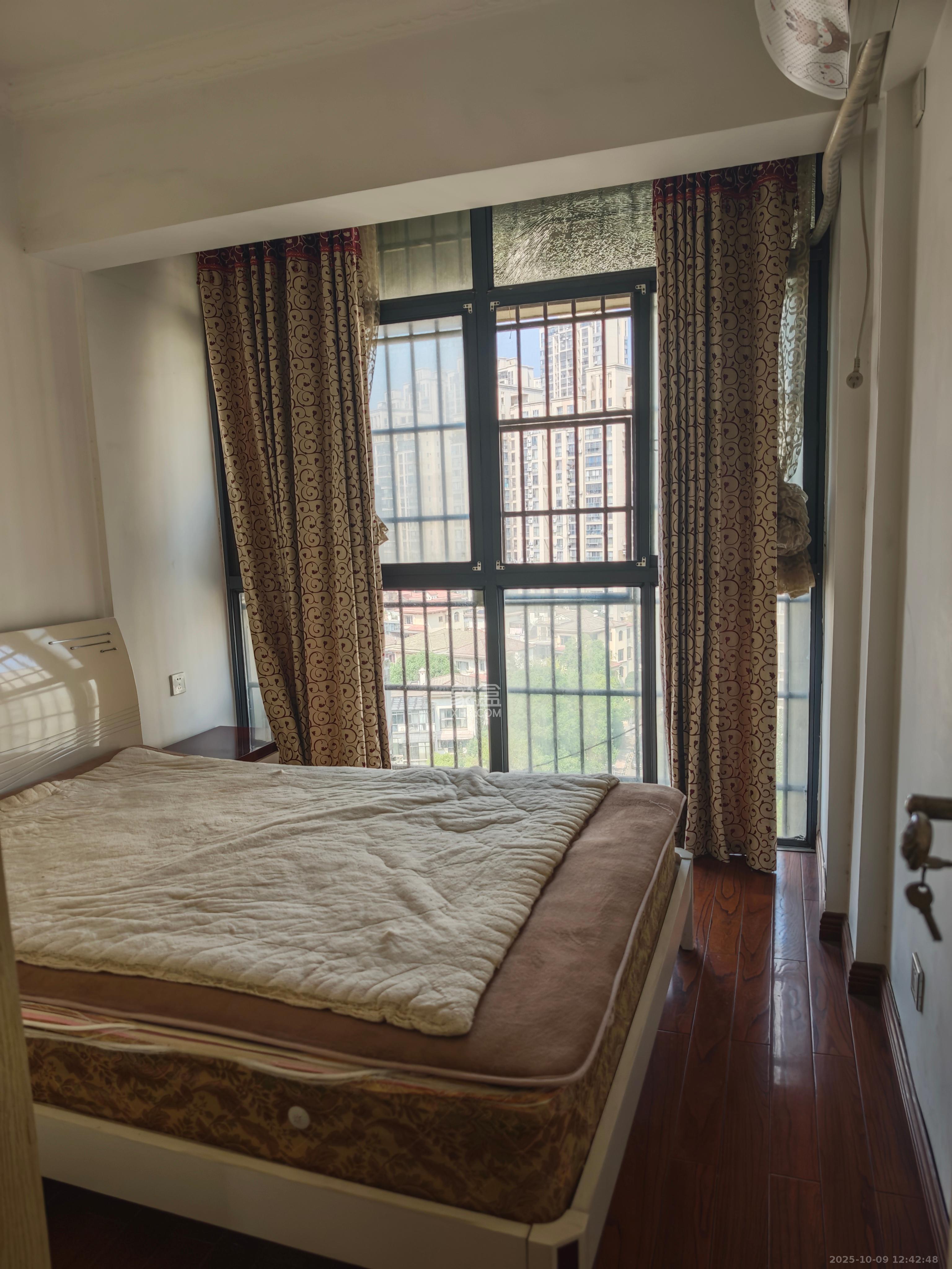 卓越蔚蓝海岸二期 3室2厅2卫 2600.0元/月 卓越蔚蓝海岸二期 3室2厅2卫 2600.0元/月室内图