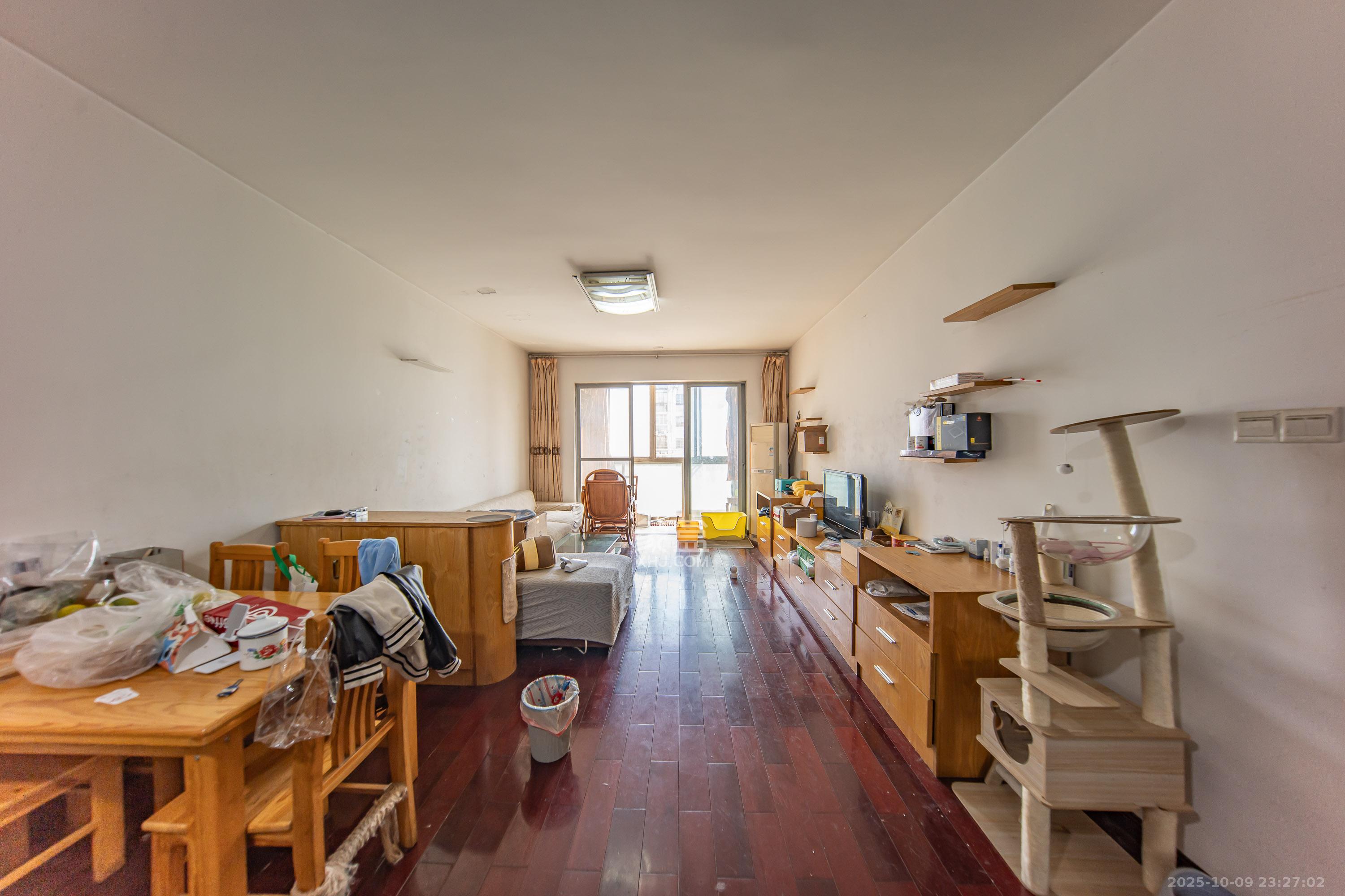 阳光100二期  2室2厅1卫    76.0万 阳光100二期  2室2厅1卫    76.0万客厅