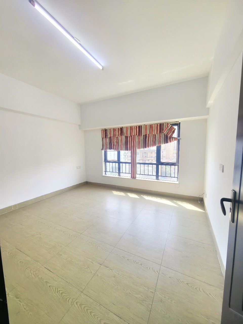 名门广场北区(二期)  3室2厅2卫    5000.0元/月 名门广场北区(二期)  3室2厅2卫    5000.0元/月室内图