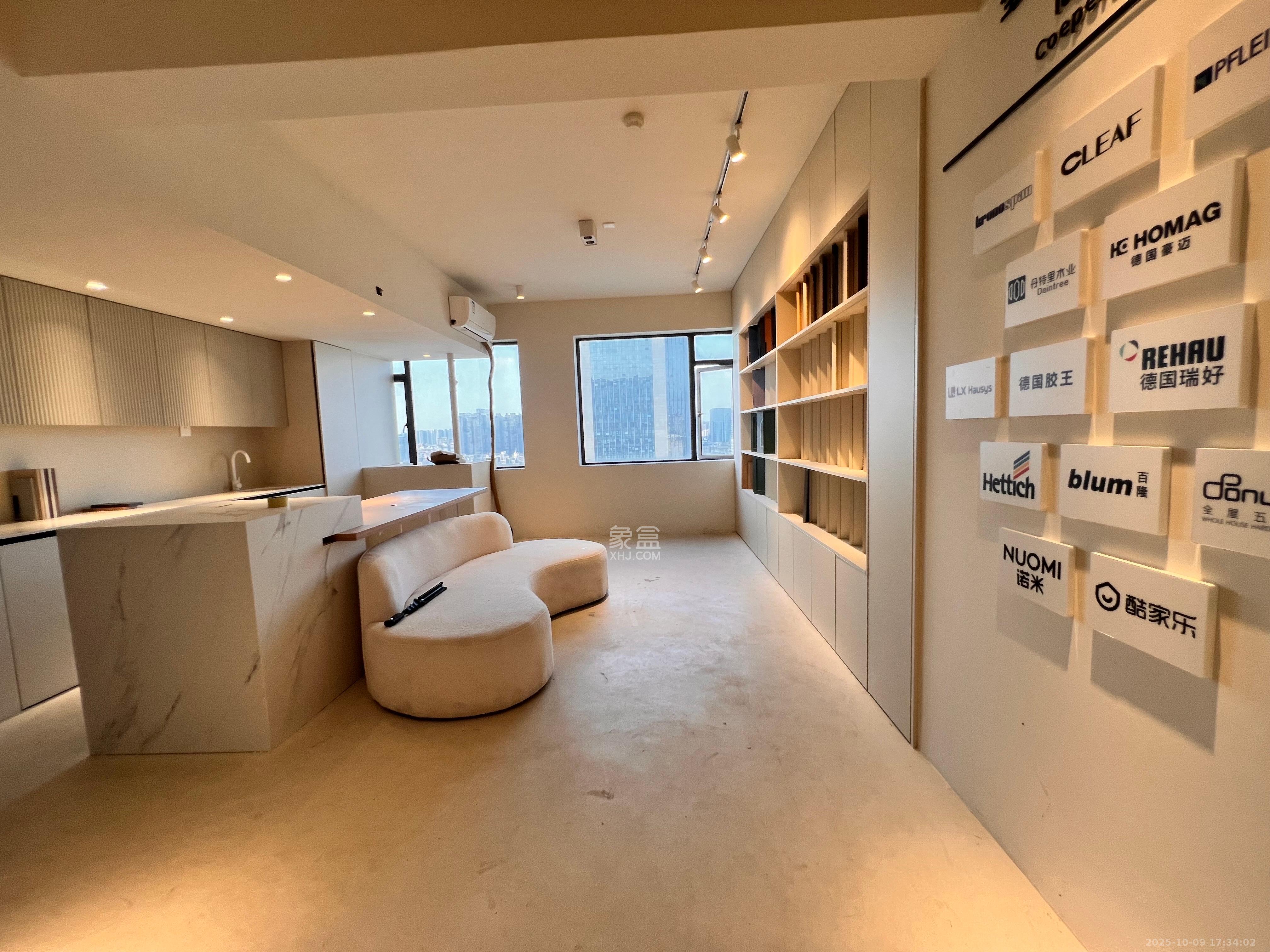 长房中庭国际(东郡华蓉广场) 1室1厅1卫 2500.0元/月 长房中庭国际(东郡华蓉广场) 1室1厅1卫 2500.0元/月室内图