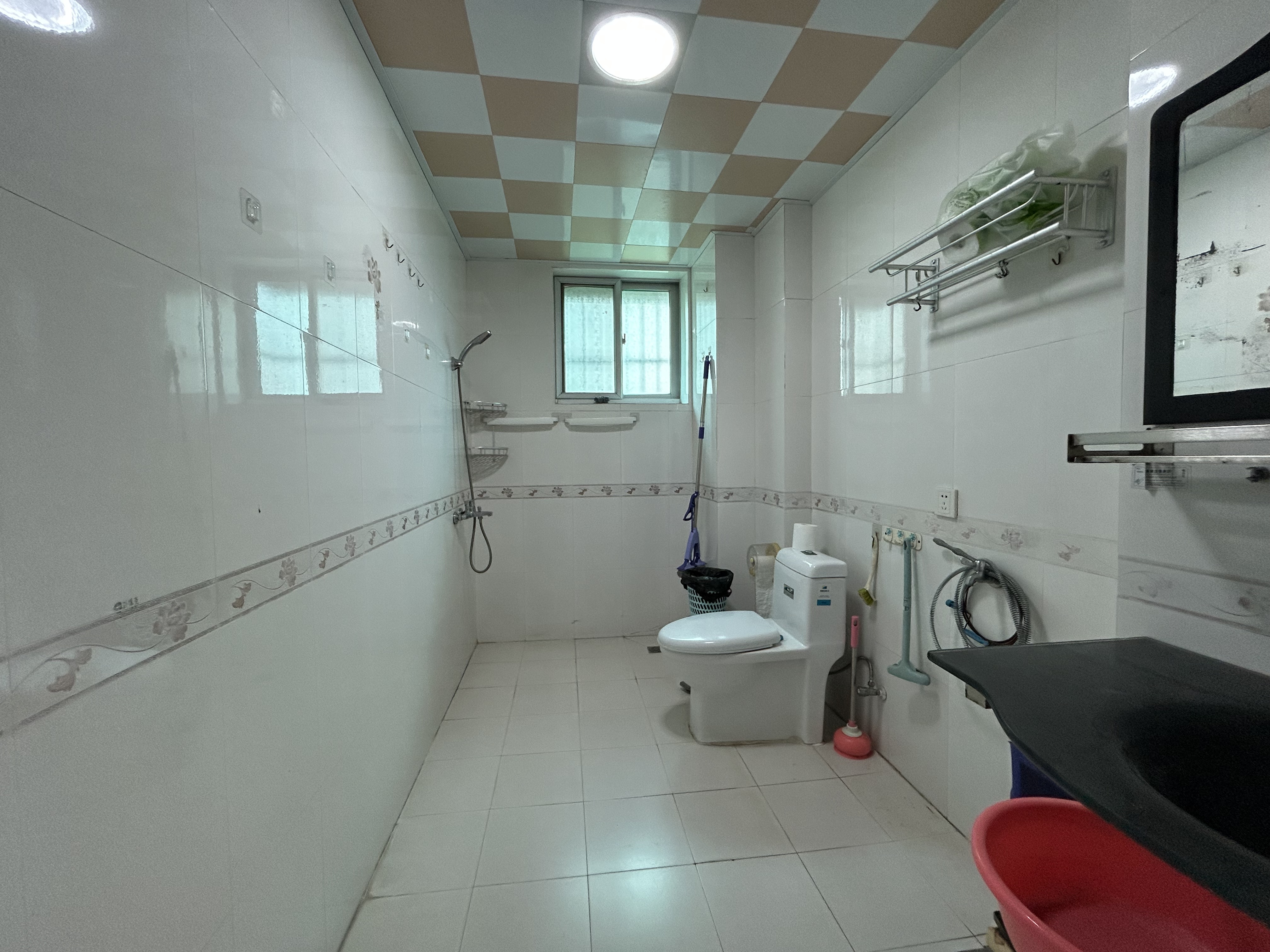 八一小区 3室2厅2卫 2700.0元/月 八一小区 3室2厅2卫 2700.0元/月室内图