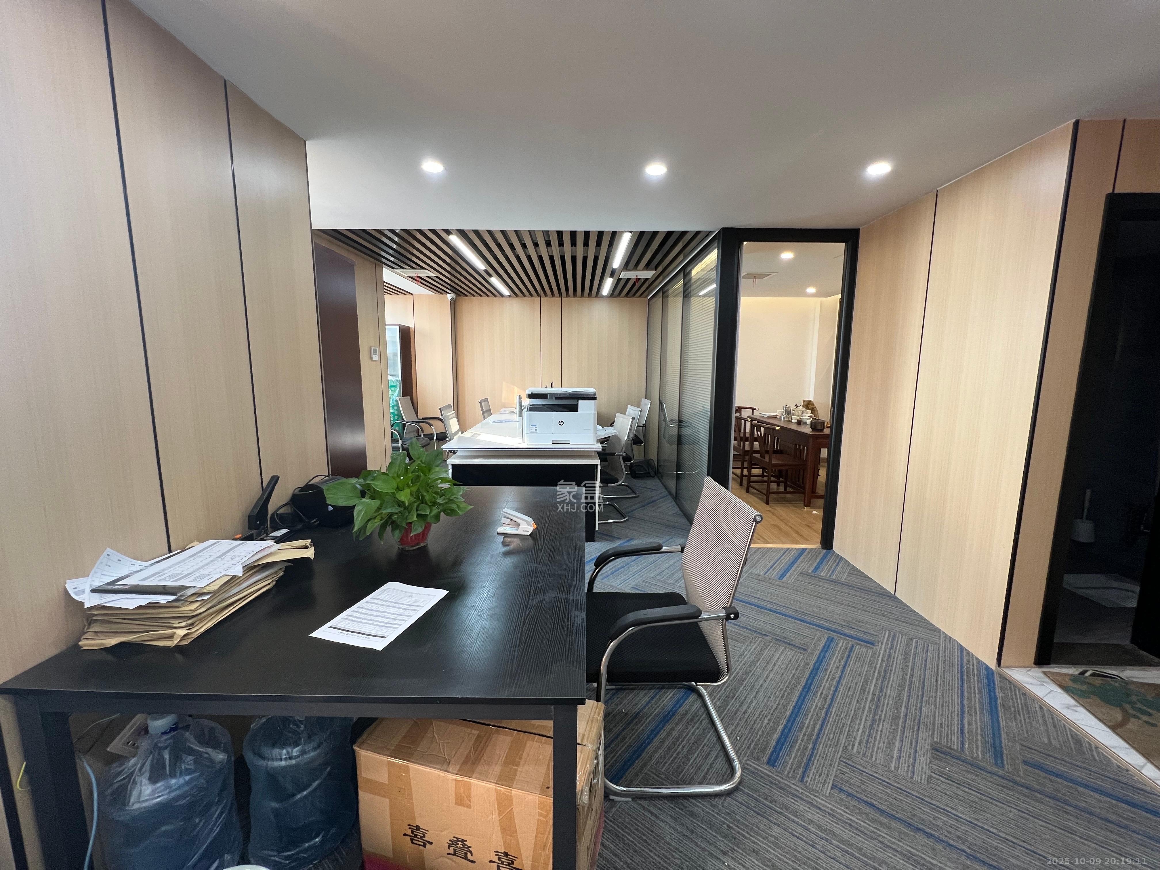 长房中庭国际(东郡华蓉广场) 2室2厅1卫 8600.0元/月 长房中庭国际(东郡华蓉广场) 2室2厅1卫 8600.0元/月室内图