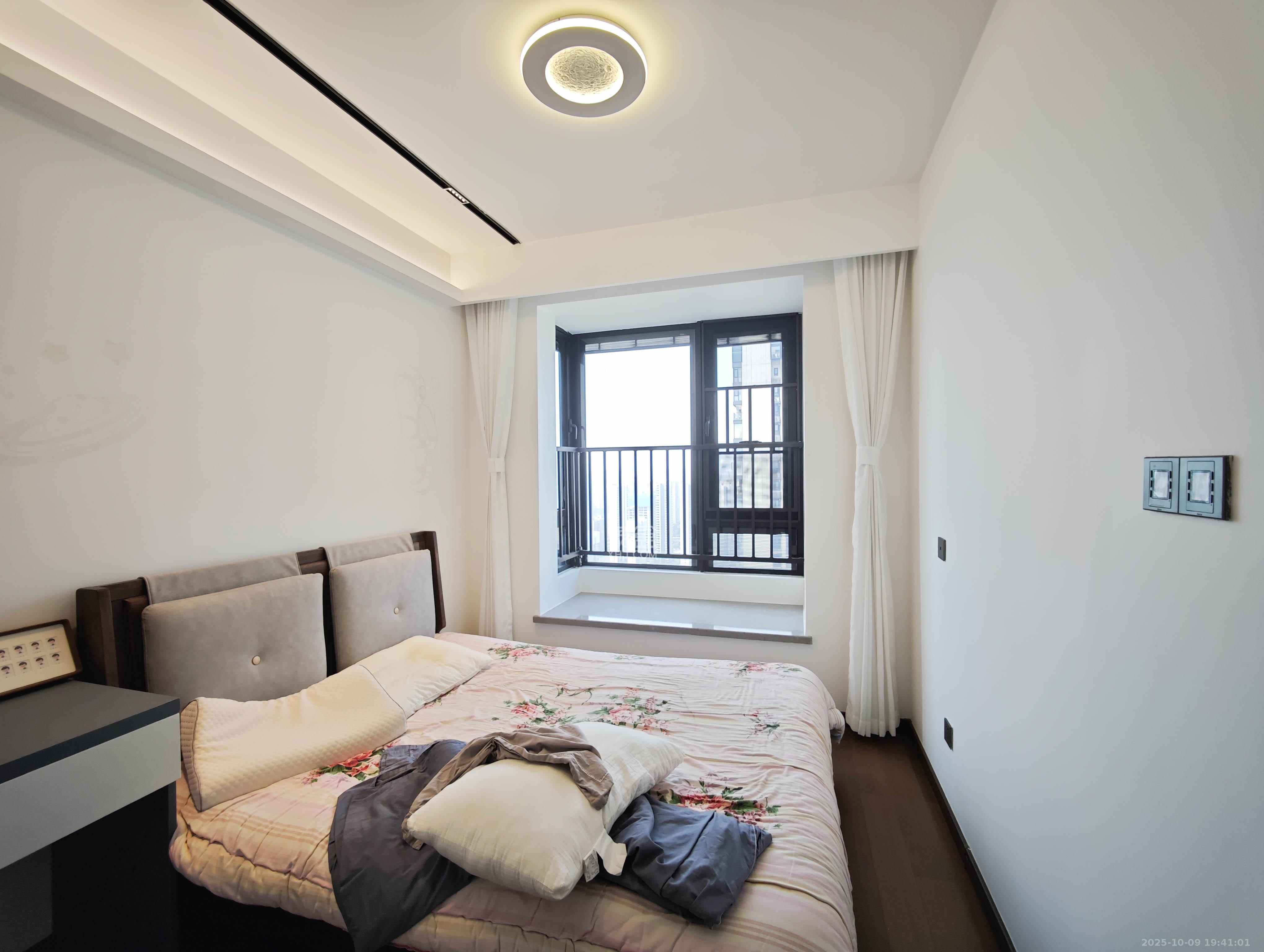 万科魅力之城  4室2厅2卫    185.0万卧室