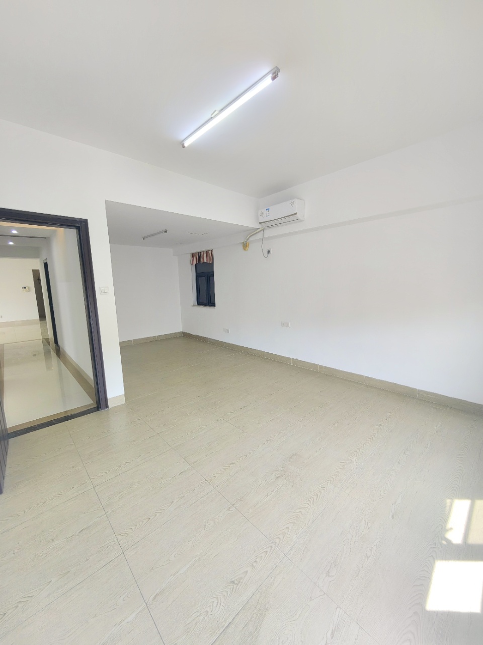 名门广场北区(二期)  3室2厅2卫    5000.0元/月 名门广场北区(二期)  3室2厅2卫    5000.0元/月室内图