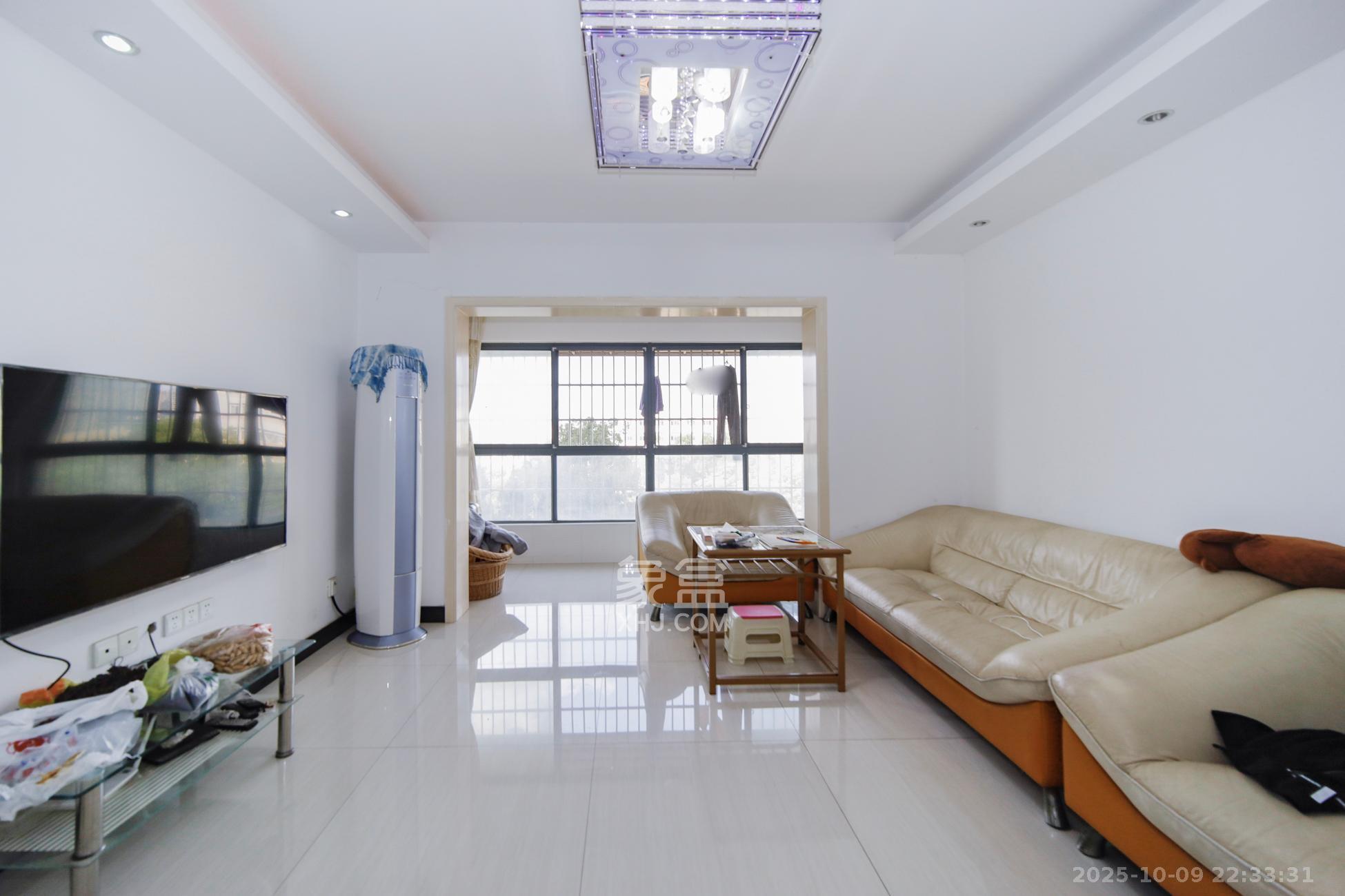 上海城小区  3室2厅2卫    93.8万