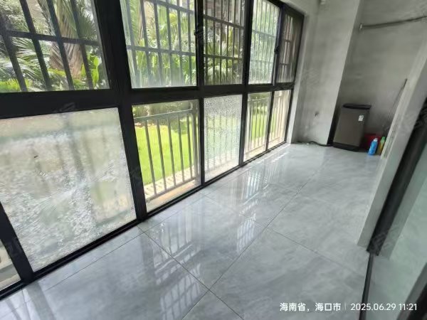 绿地城逸园 3室2厅2卫 110.0万 绿地城逸园 3室2厅2卫 110.0万客厅