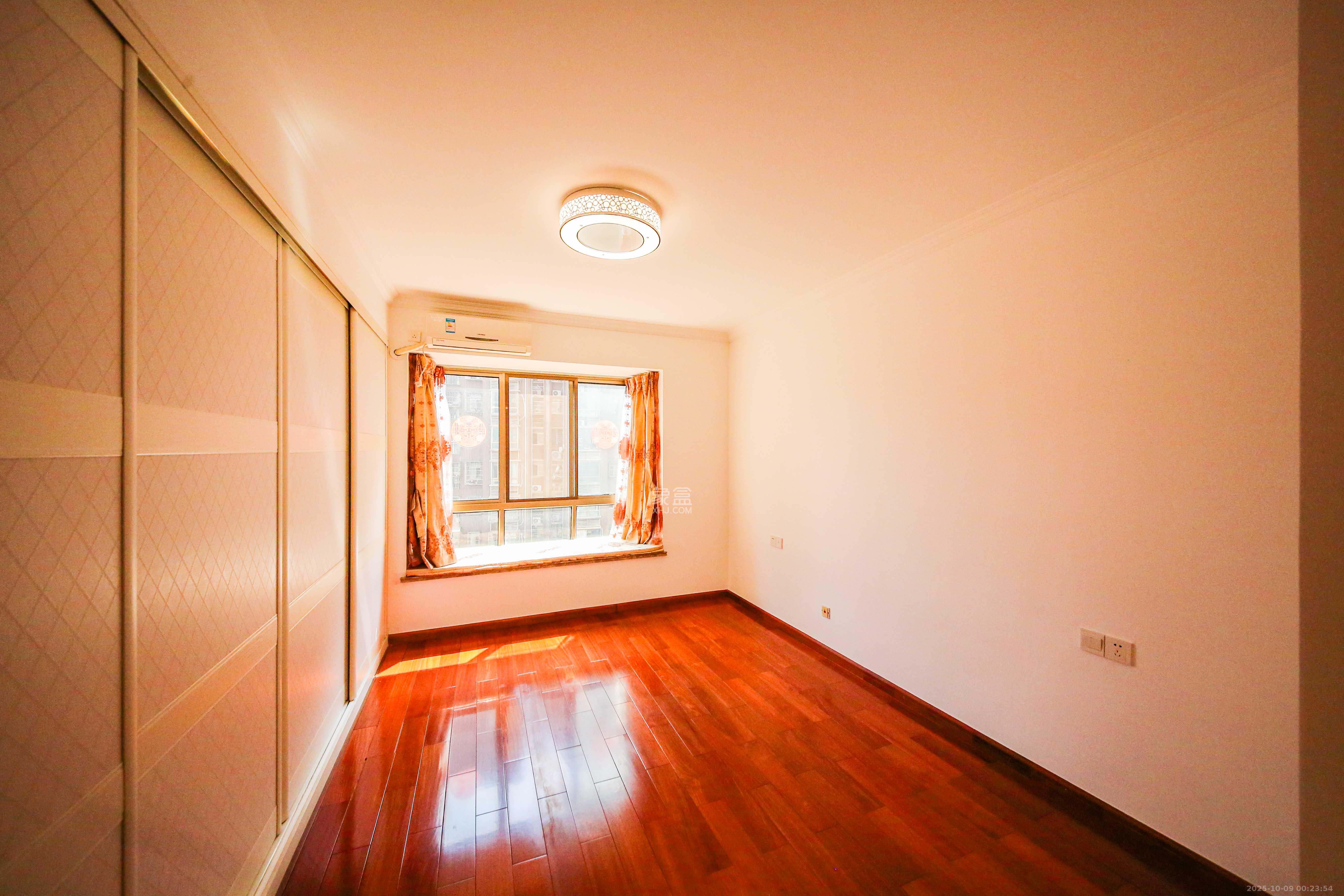 富兴嘉城（富兴汇中央）  4室2厅2卫    215.0万卧室