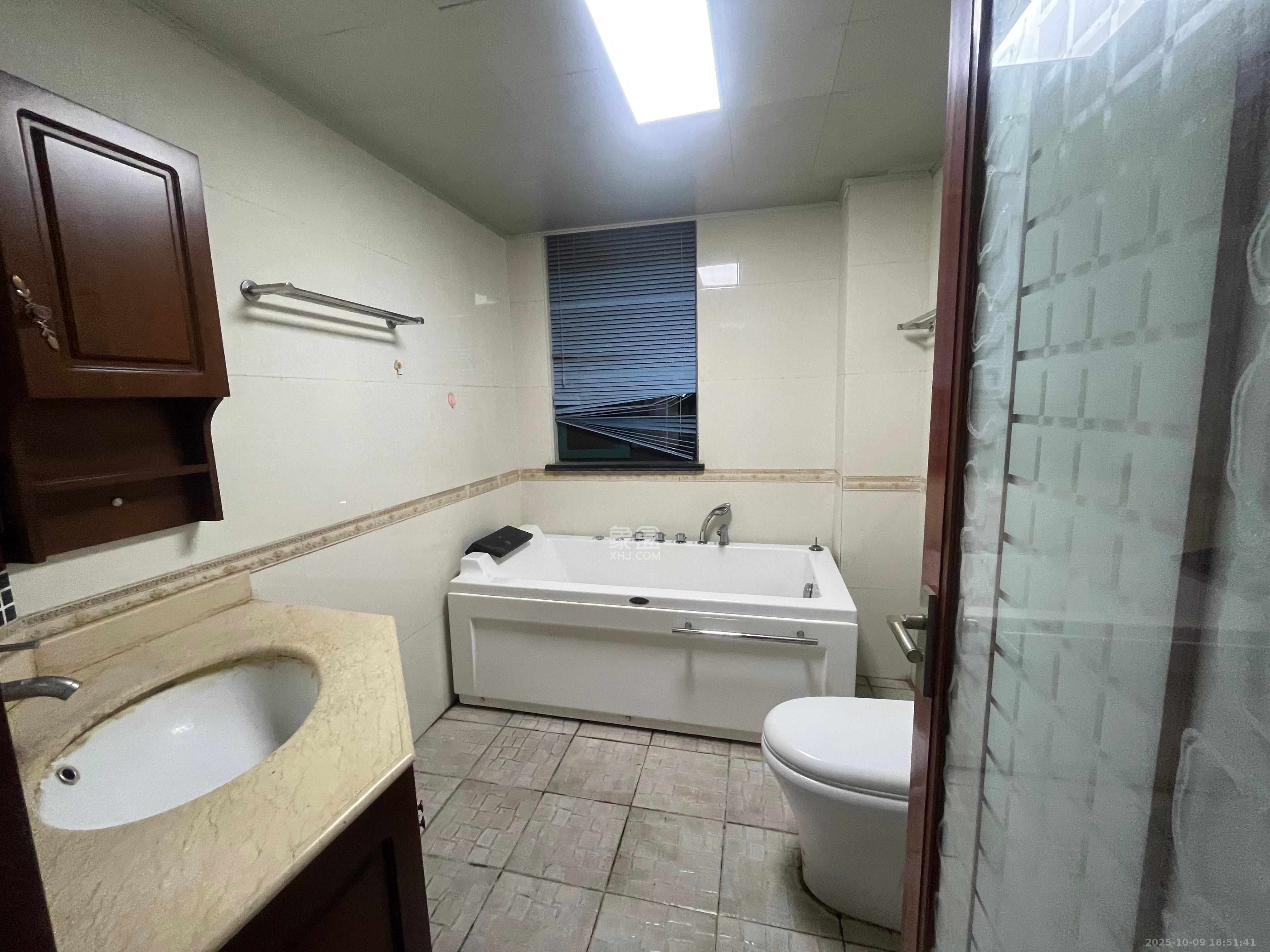 保利花园 3室2厅2卫 2600.0元/月 保利花园 3室2厅2卫 2600.0元/月室内图