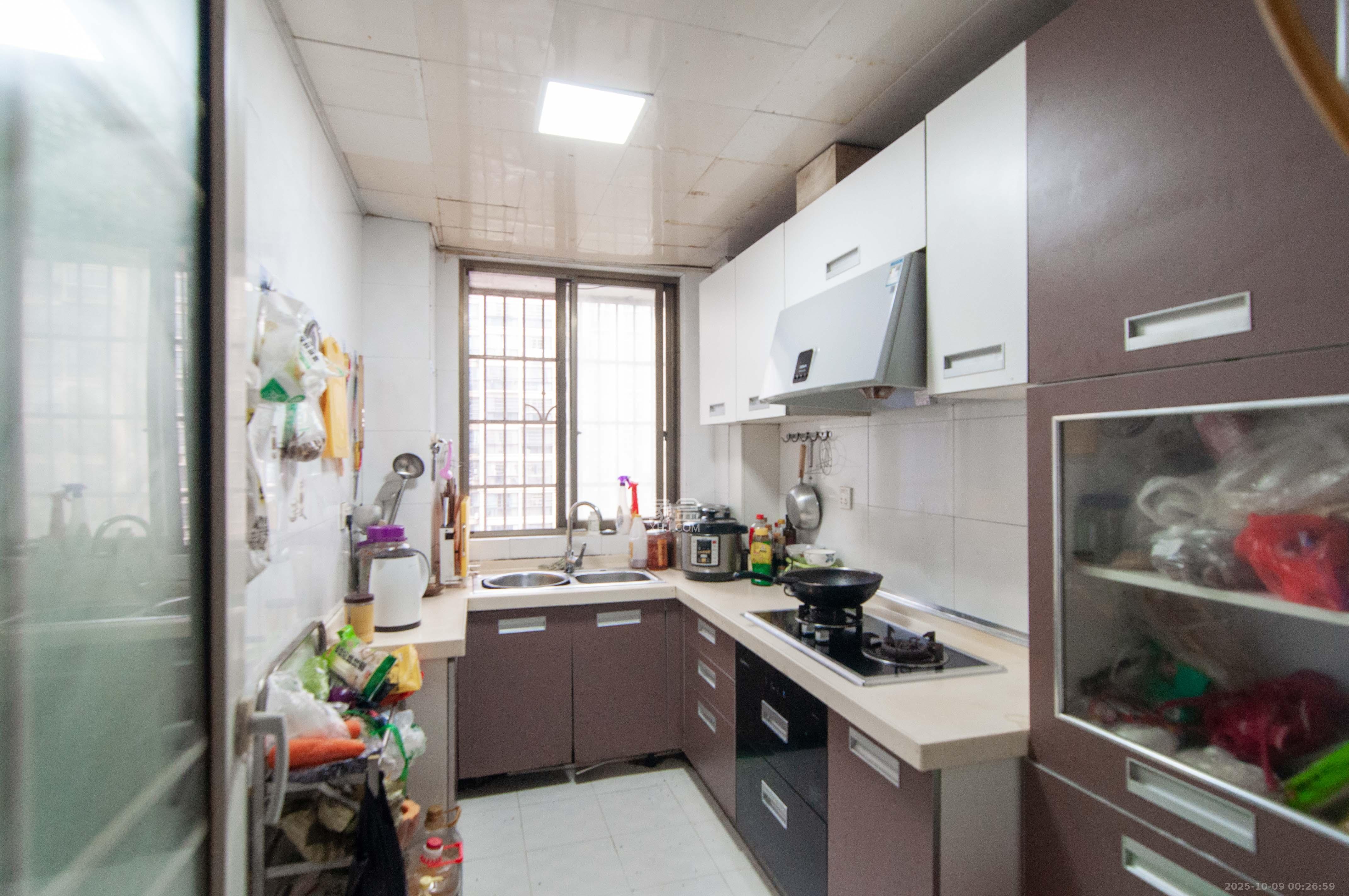 阳明山庄  3室2厅2卫    97.0万厨房