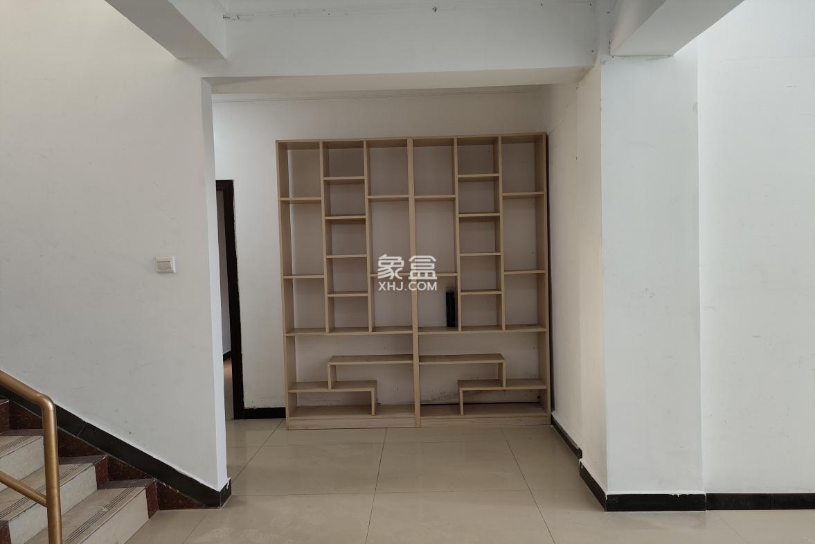 汇锦名城 5室2厅2卫 4800.0元/月 汇锦名城 5室2厅2卫 4800.0元/月室内图