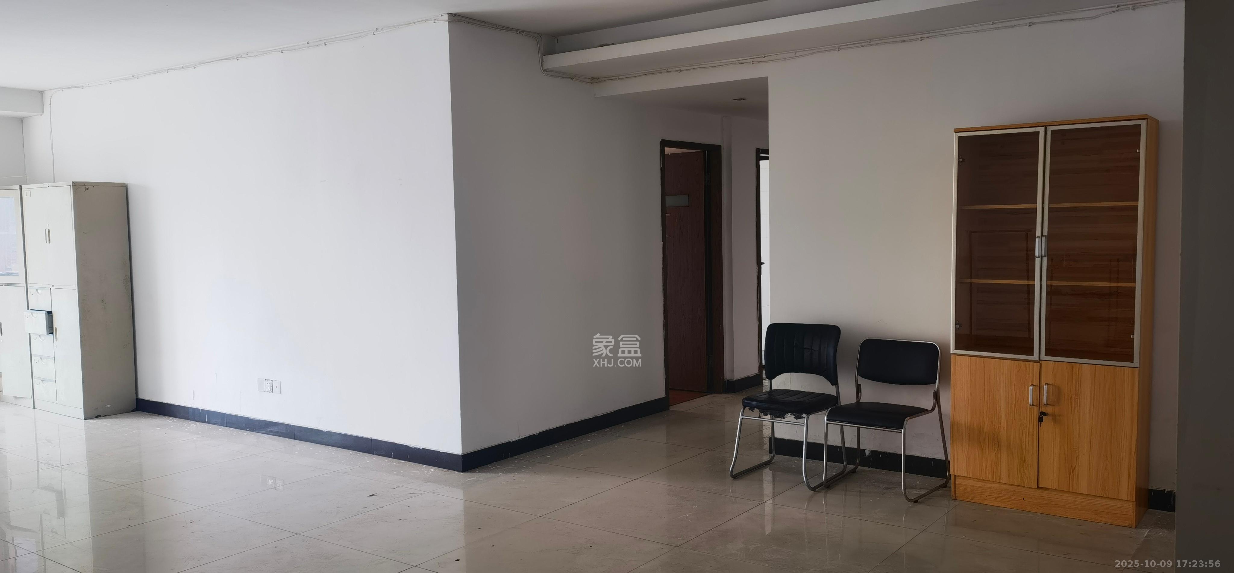 湖南财富中心  3室2厅1卫    4500.0元/月 湖南财富中心  3室2厅1卫    4500.0元/月室内图