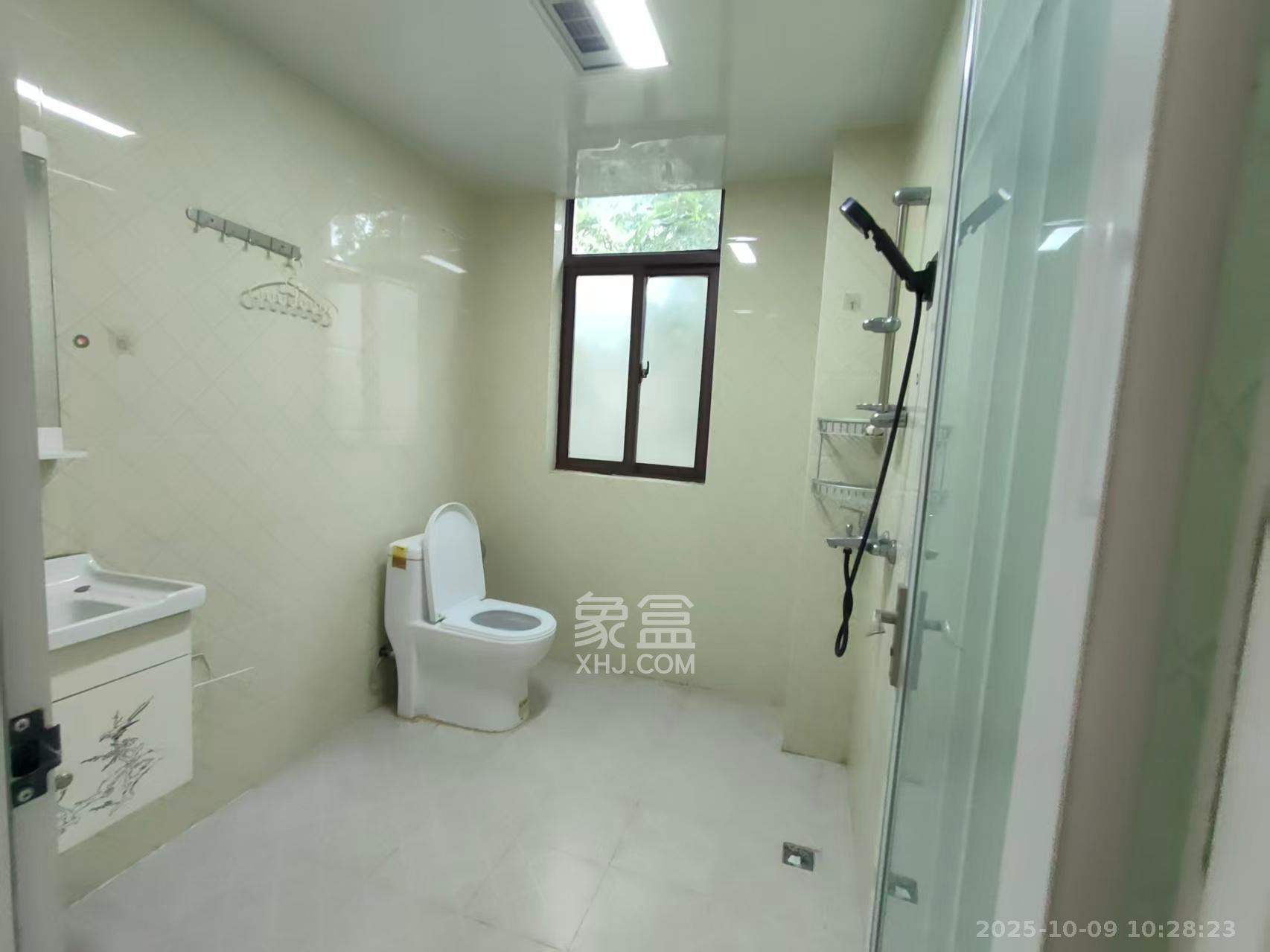 阳光丽城二期  4室2厅2卫    3800.0元/月室内图