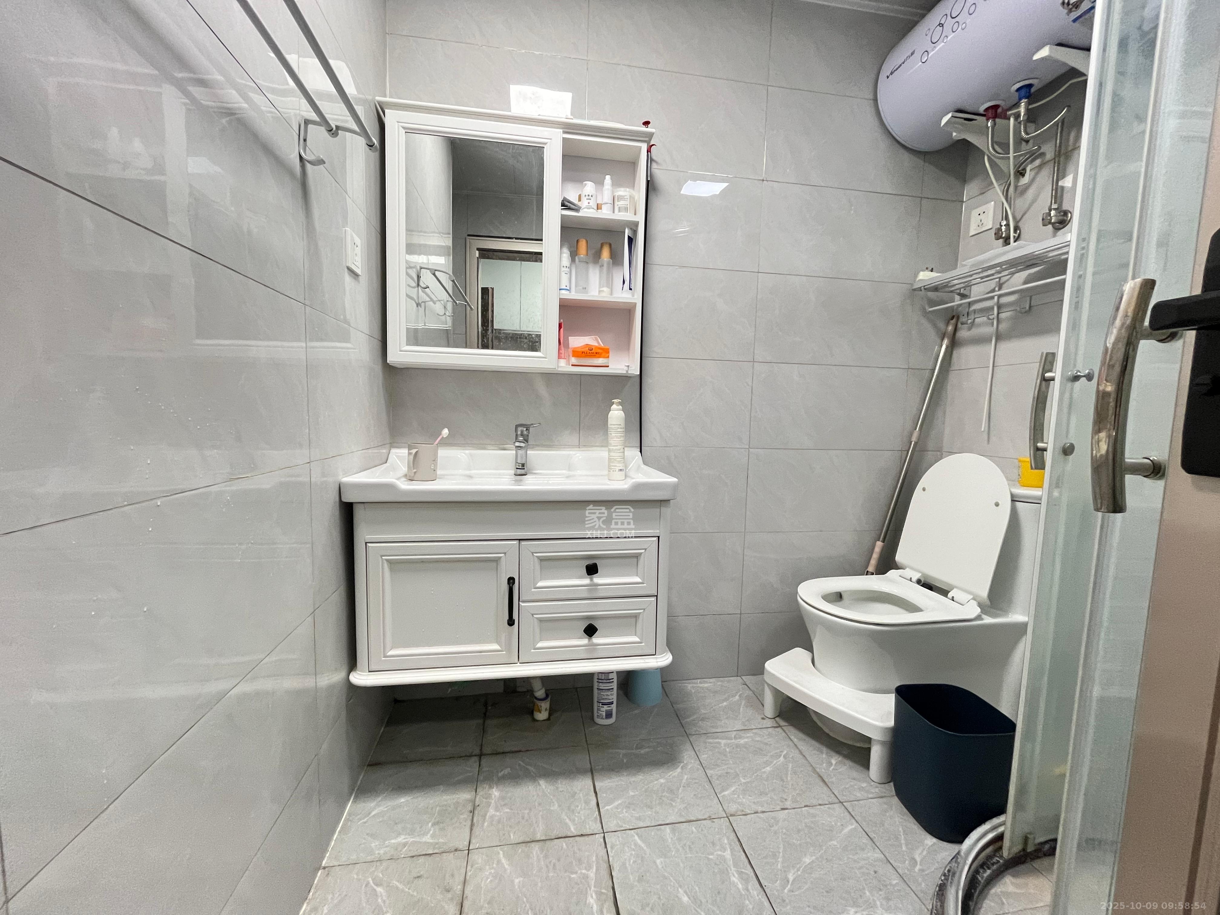 奥克斯滨仕花园(奥克斯洋湖广场/奥克斯中心)  1室1厅1卫    1800.0元/月 奥克斯滨仕花园(奥克斯洋湖广场/奥克斯中心)  1室1厅1卫    1800.0元/月室内图