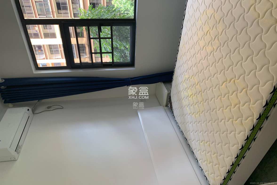 德润小区(丰升德润小区) 4室2厅2卫 3300.0元/月 德润小区(丰升德润小区) 4室2厅2卫 3300.0元/月室内图