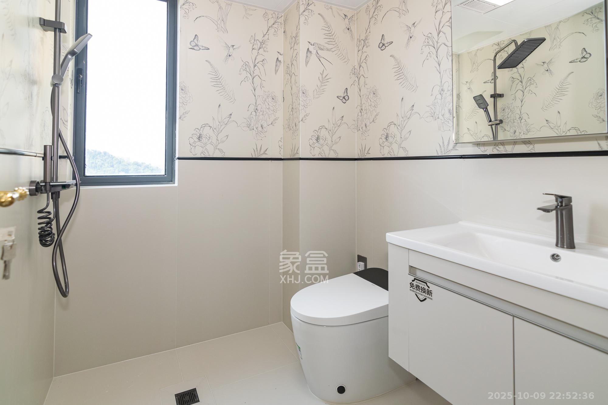 澳海澜庭  4室2厅2卫    99.0万 澳海澜庭  4室2厅2卫    99.0万卫生间