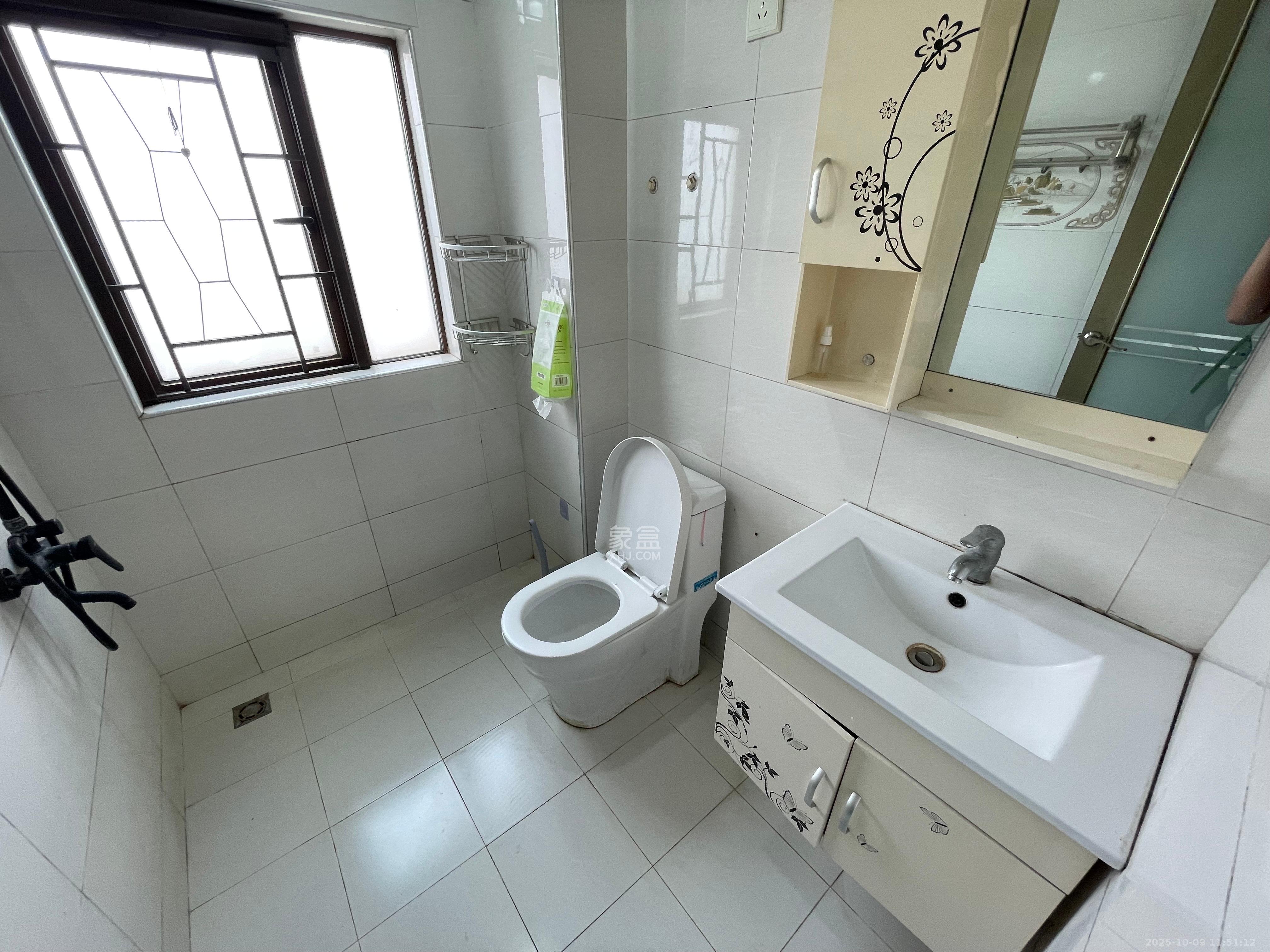 高信向日葵 3室2厅1卫 2600.0元/月 高信向日葵 3室2厅1卫 2600.0元/月室内图