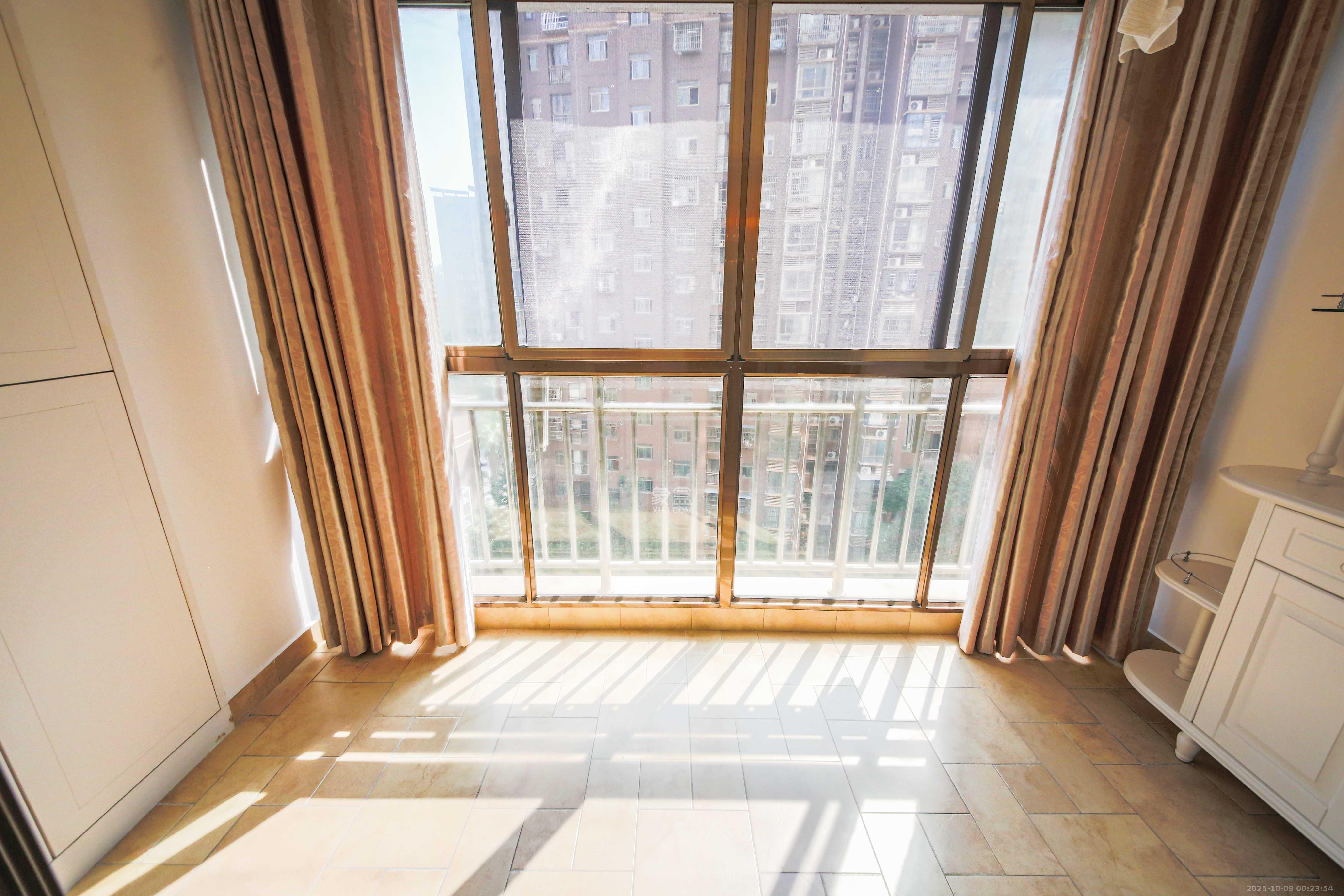 富兴嘉城(富兴汇中央)  4室2厅2卫    215.0万 富兴嘉城(富兴汇中央)  4室2厅2卫    215.0万阳台