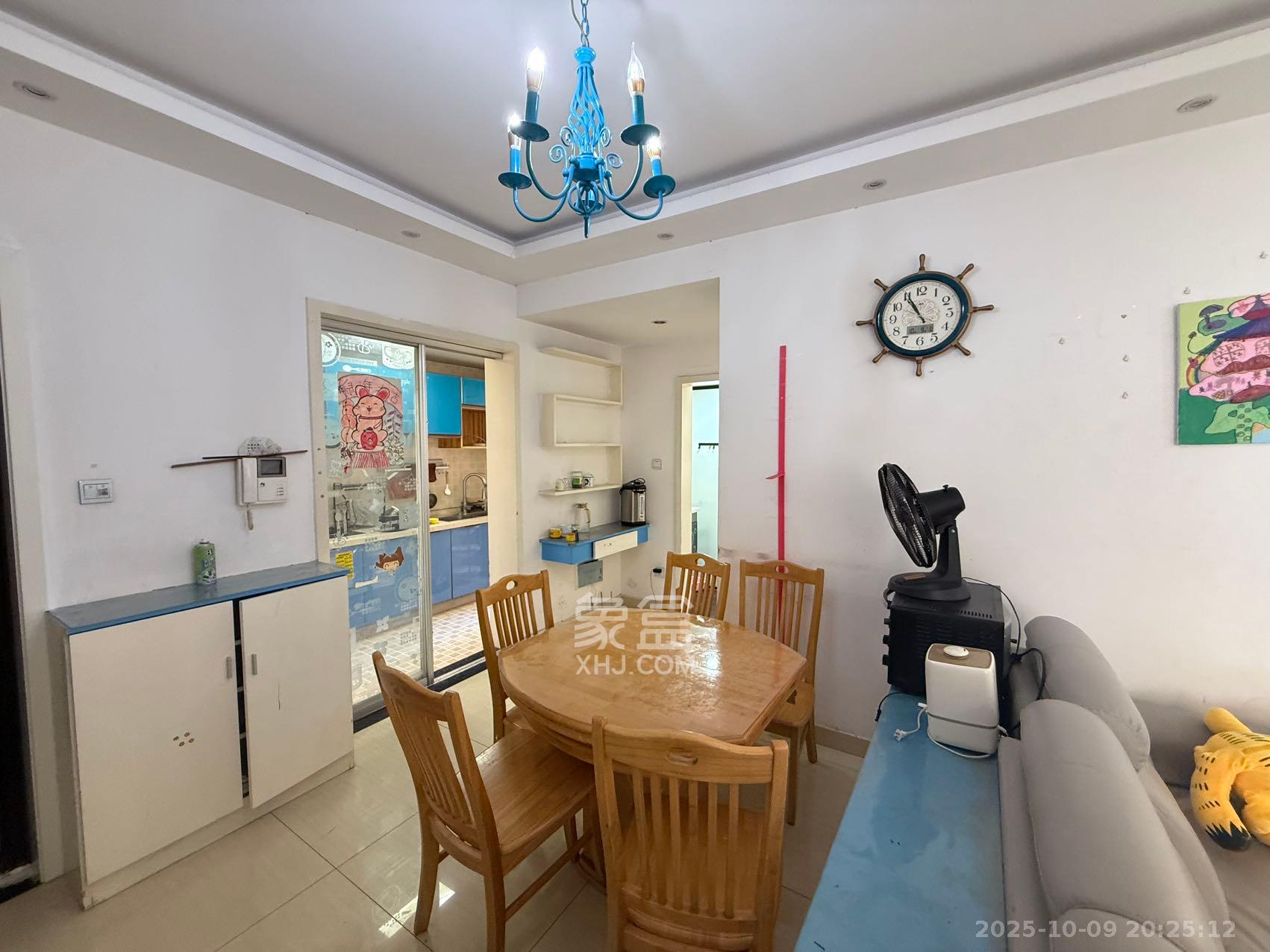 怡海星城  1室2厅1卫    1800.0元/月室内图