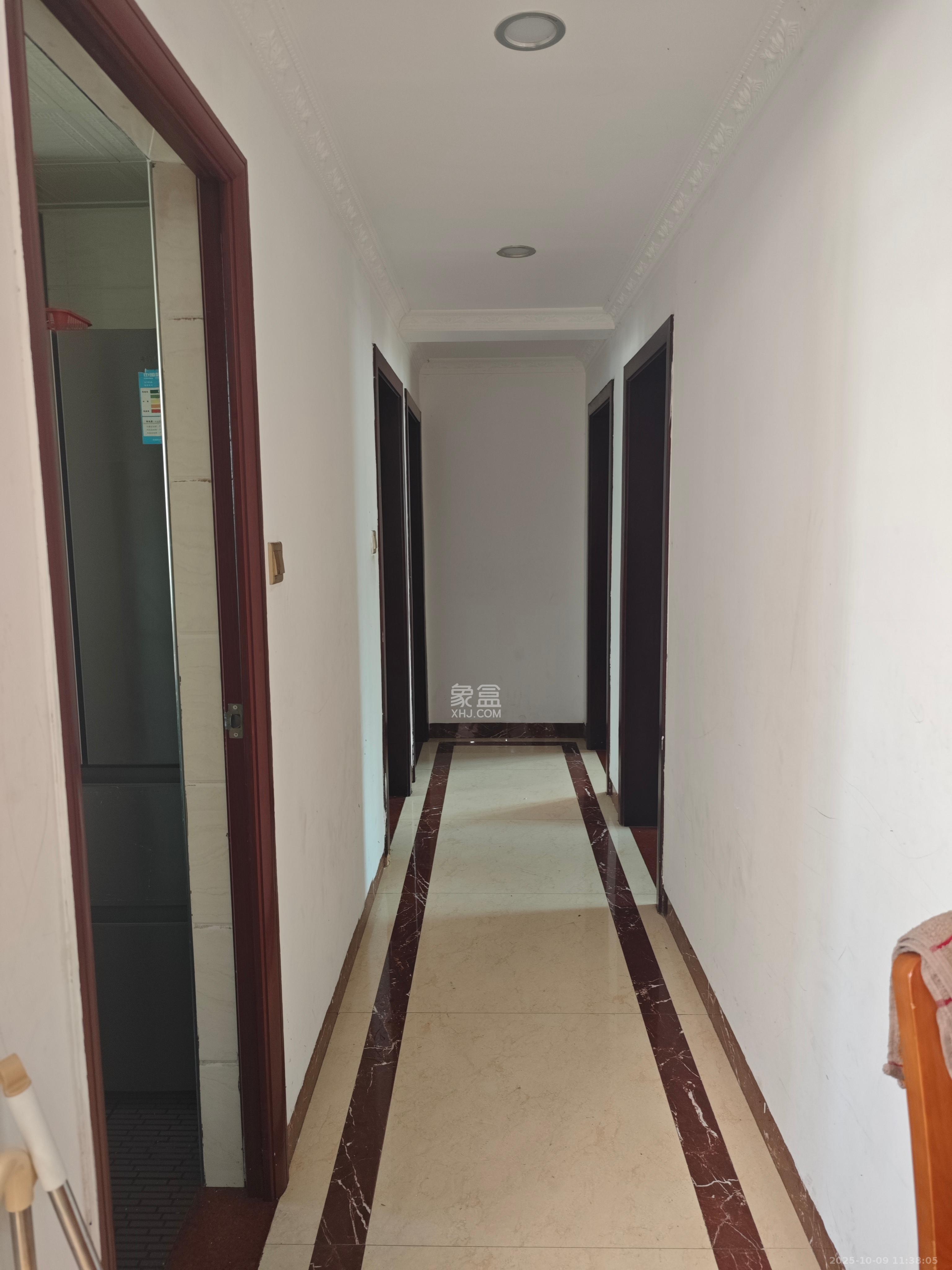 爵士湘  3室2厅2卫    1900.0元/月室内图