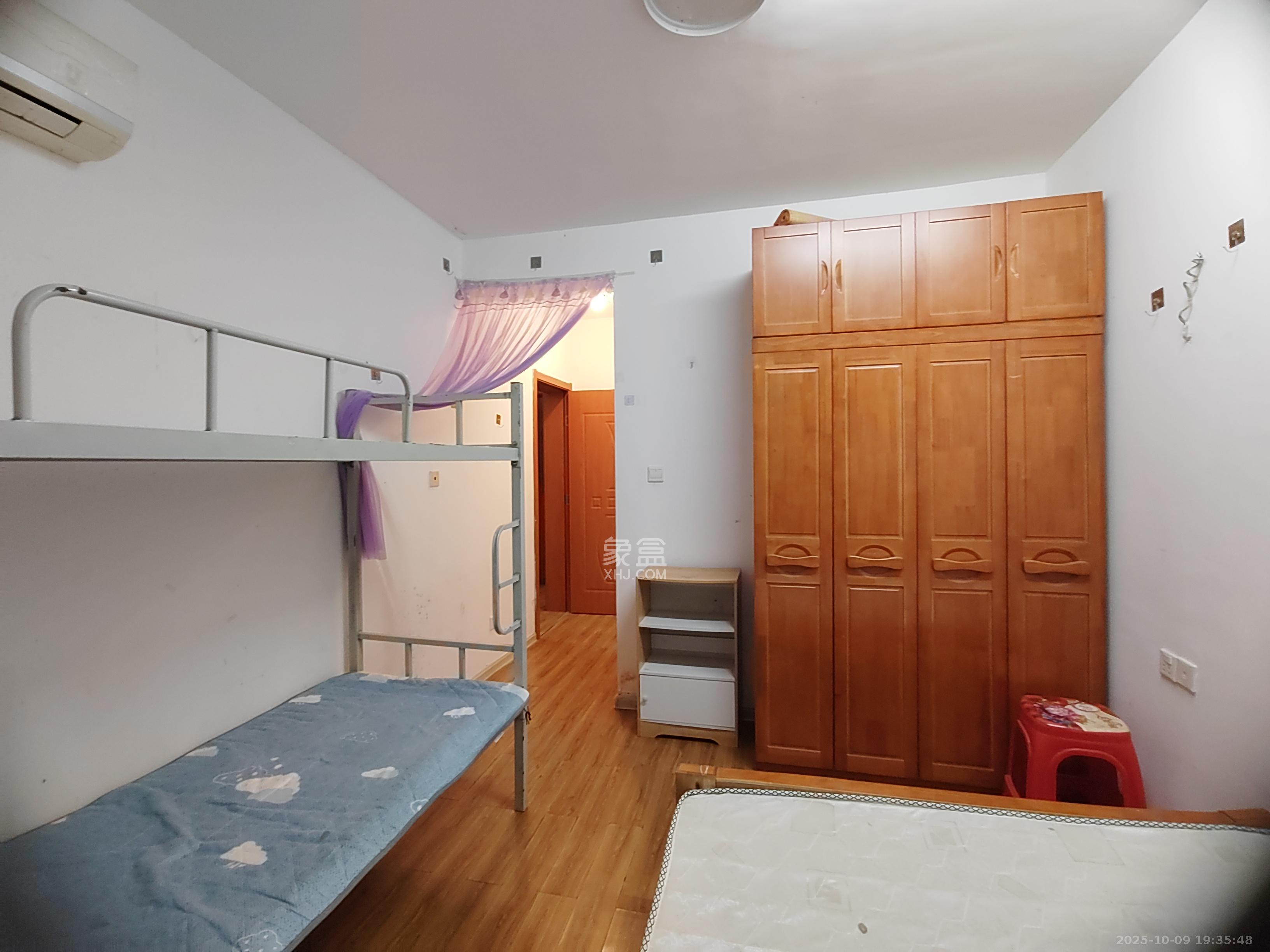 奥克斯广场  3室2厅2卫    3200.0元/月室内图