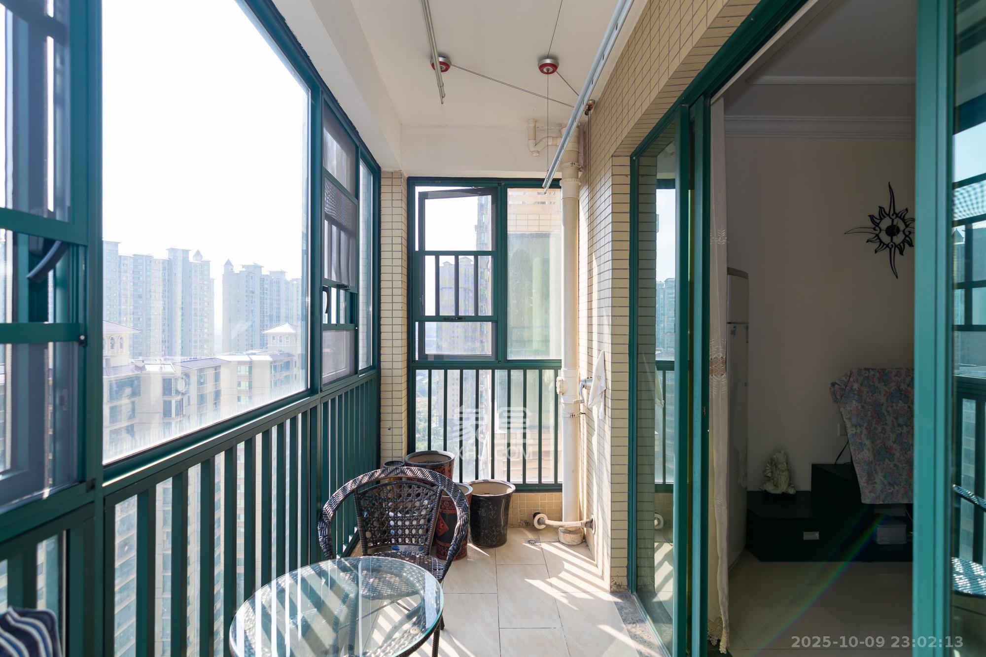 富基世纪公园  4室2厅1卫    65.0万阳台