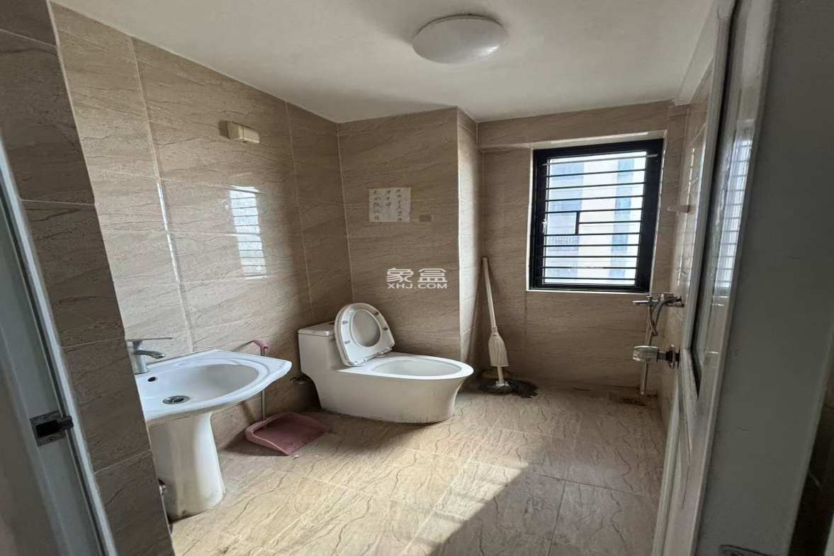 新海小区 2室2厅1卫 1500.0元/月 新海小区 2室2厅1卫 1500.0元/月室内图