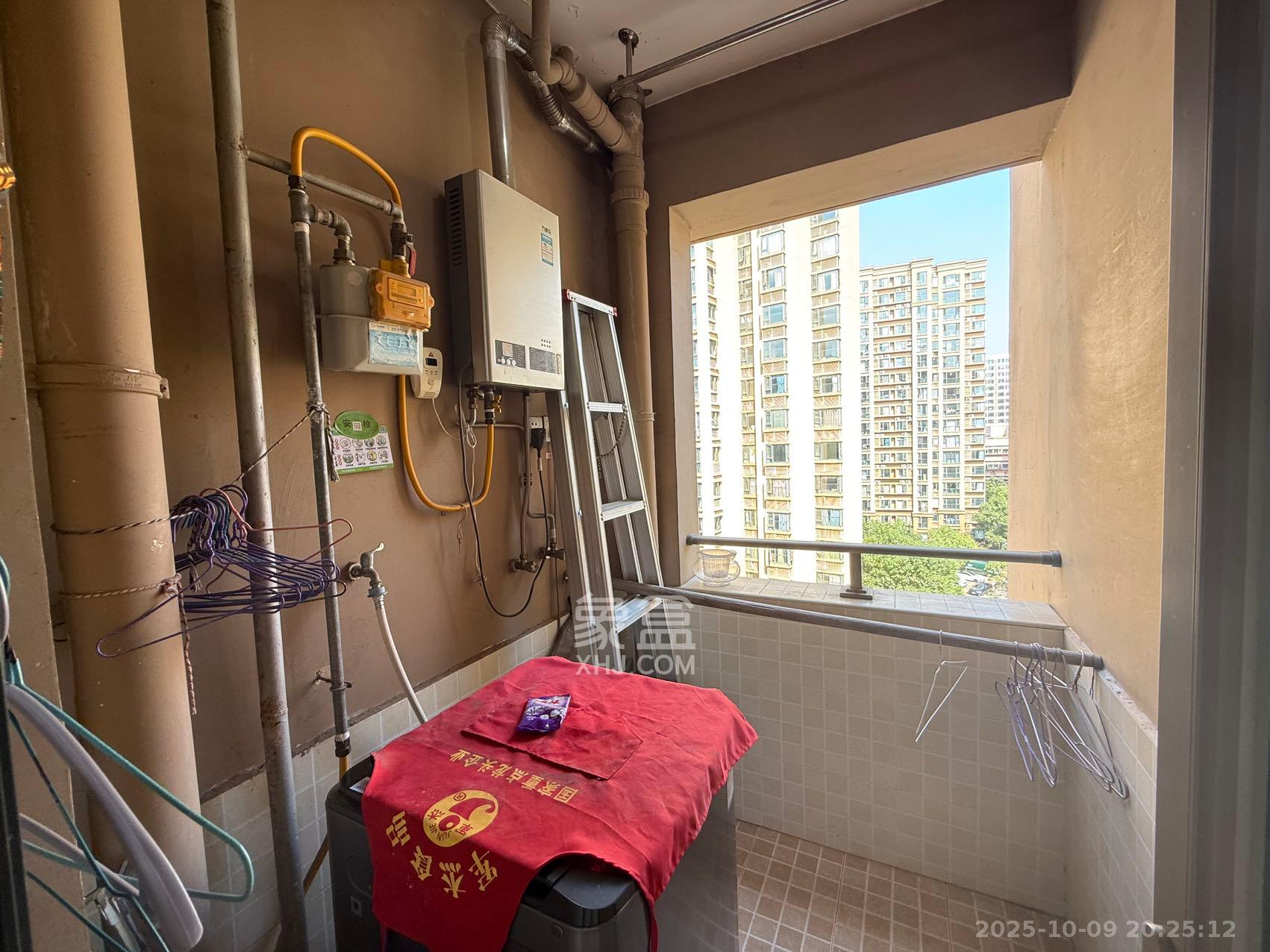 怡海星城  1室2厅1卫    1800.0元/月室内图