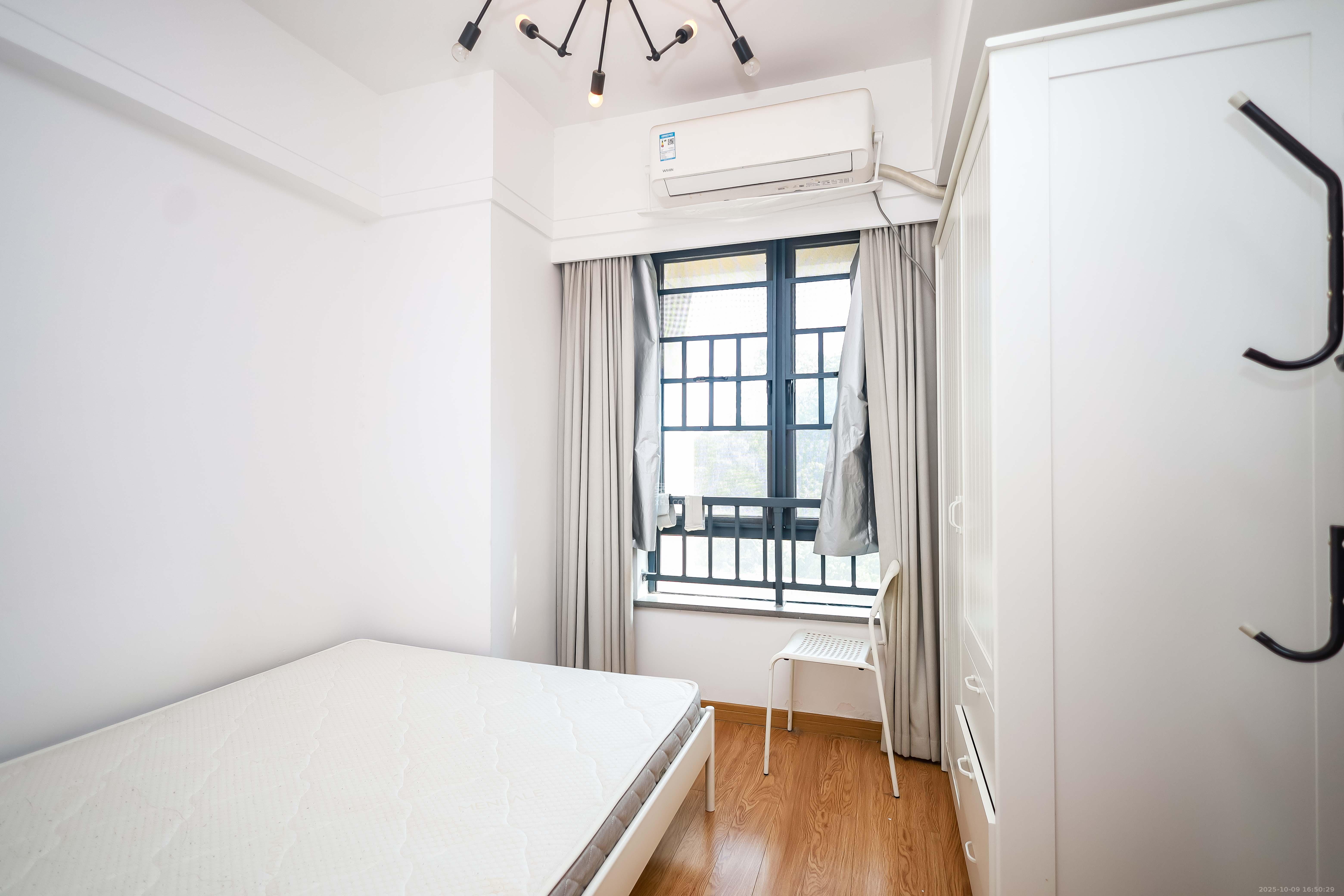 荣泰广场 1室1厅1卫 50.0万 荣泰广场 1室1厅1卫 50.0万卧室