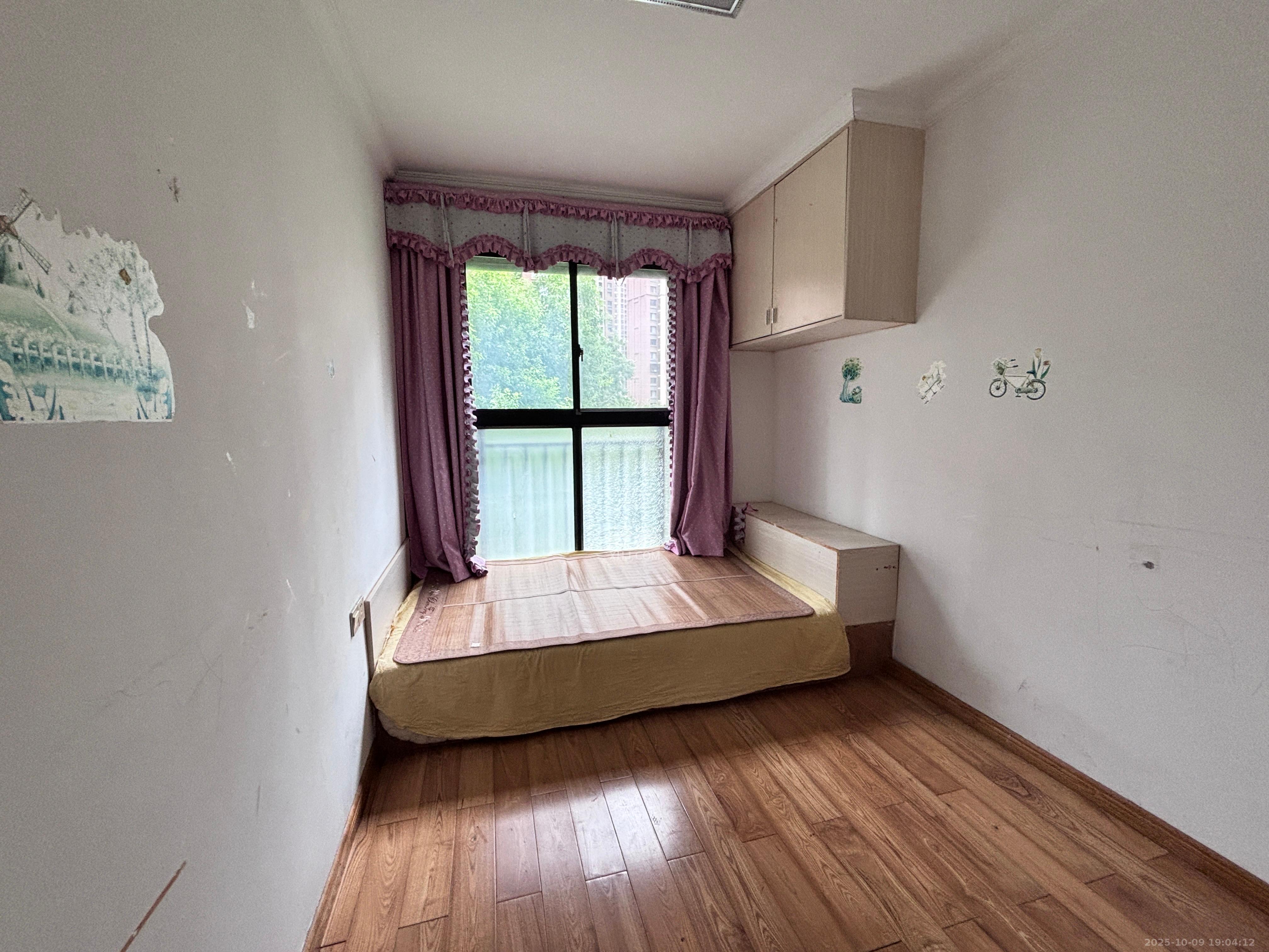 新城国际花都  3室2厅2卫    1800.0元/月室内图