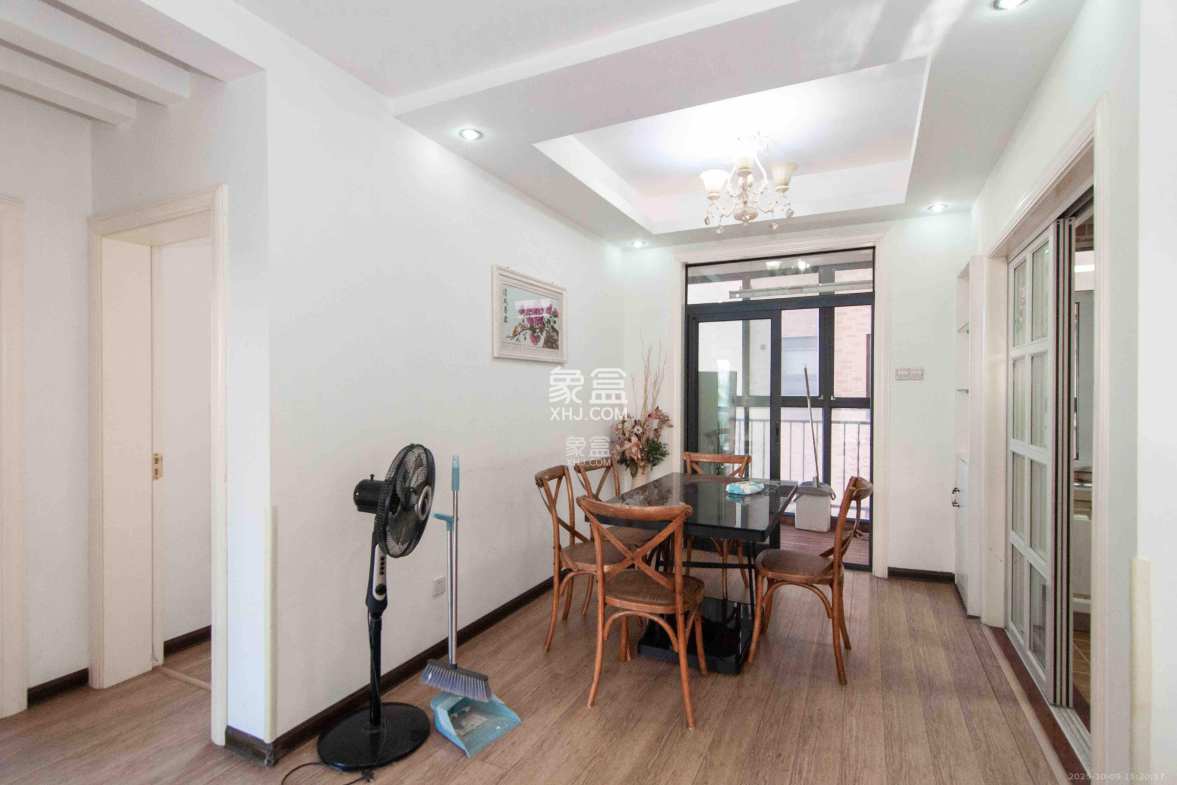 西点公园里 2室2厅1卫 2700.0元/月 西点公园里 2室2厅1卫 2700.0元/月室内图