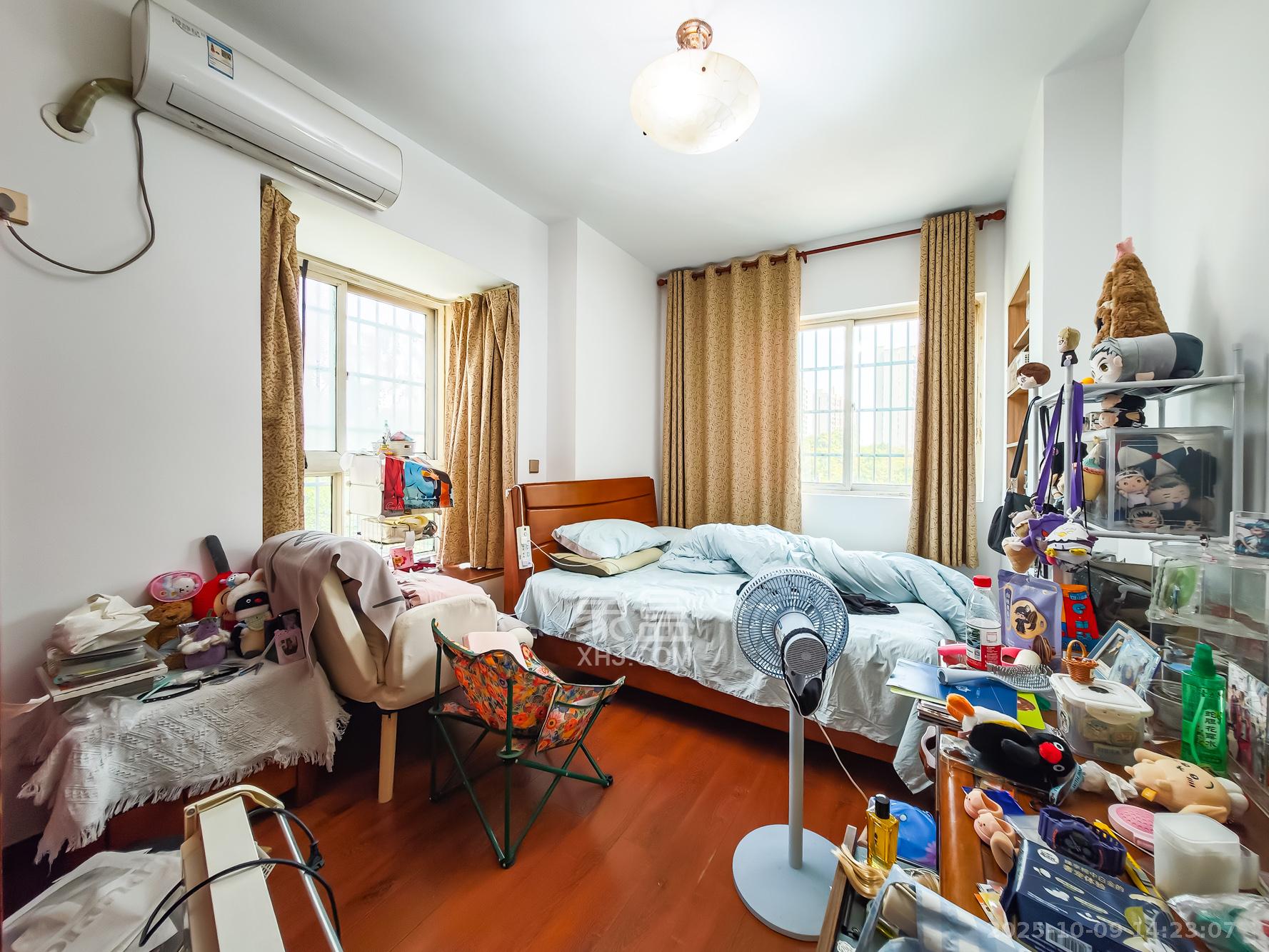 华江乐天花亭  3室2厅2卫    82.0万卧室