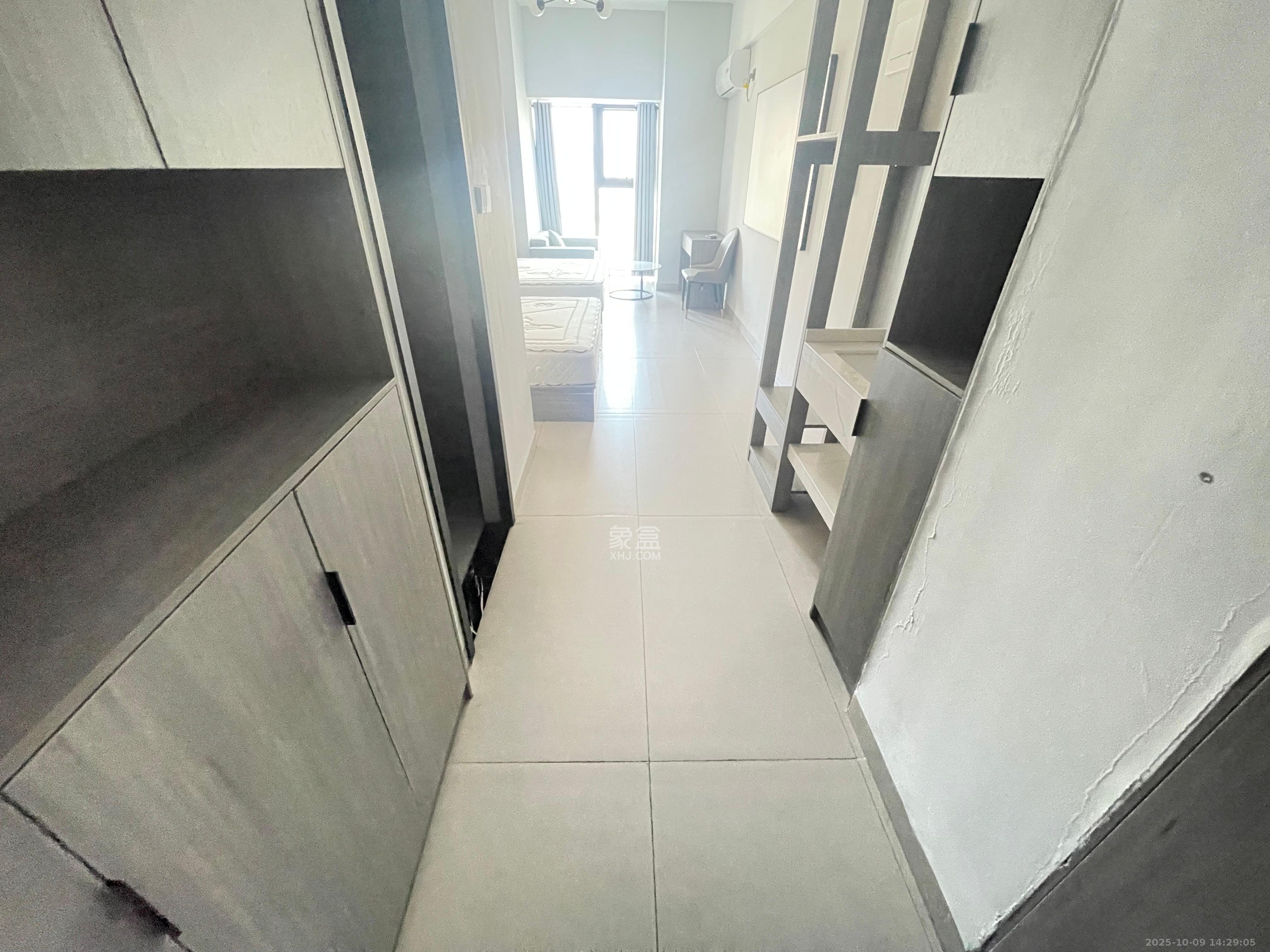 华润置地中心 1室1厅1卫 2000.0元/月 华润置地中心 1室1厅1卫 2000.0元/月室内图