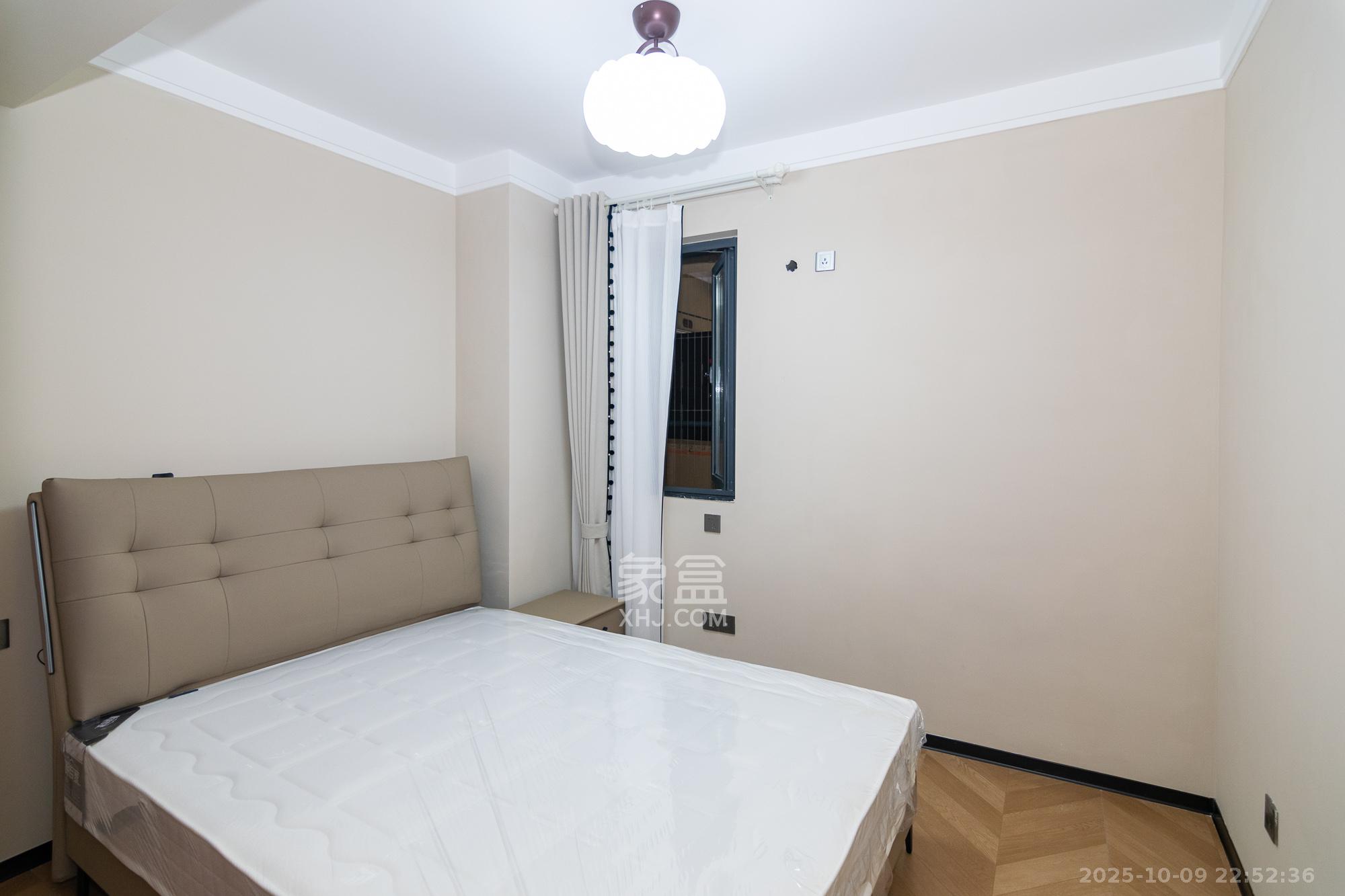 澳海澜庭  4室2厅2卫    99.0万 澳海澜庭  4室2厅2卫    99.0万卧室