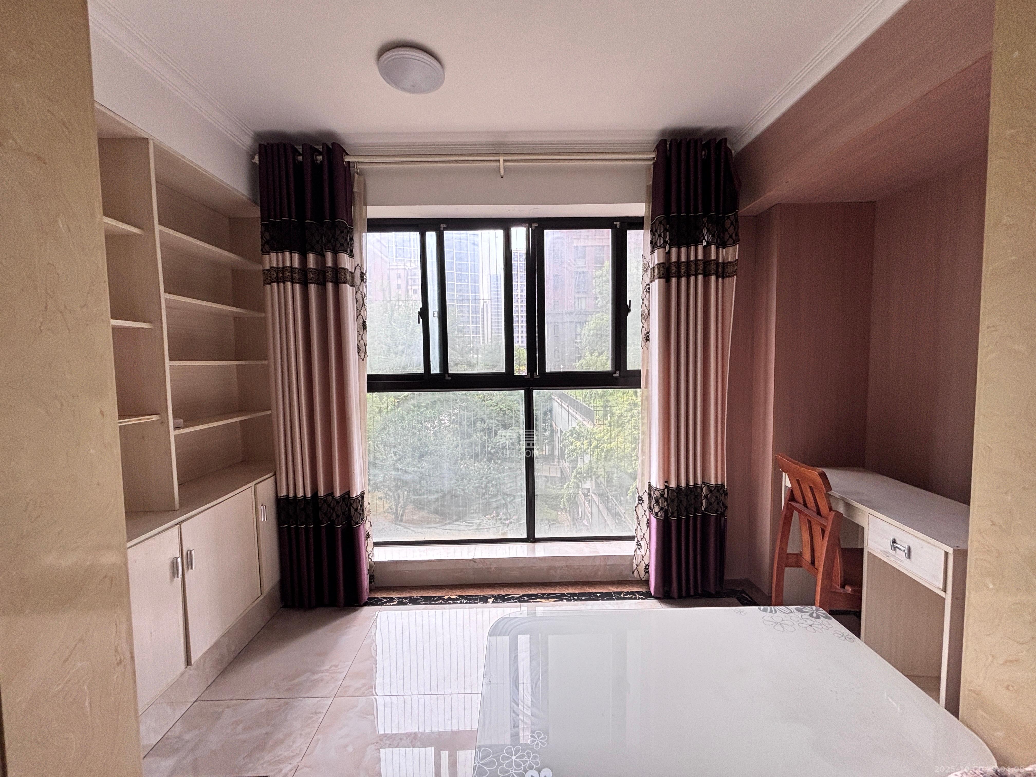 新城国际花都  3室2厅2卫    1800.0元/月室内图