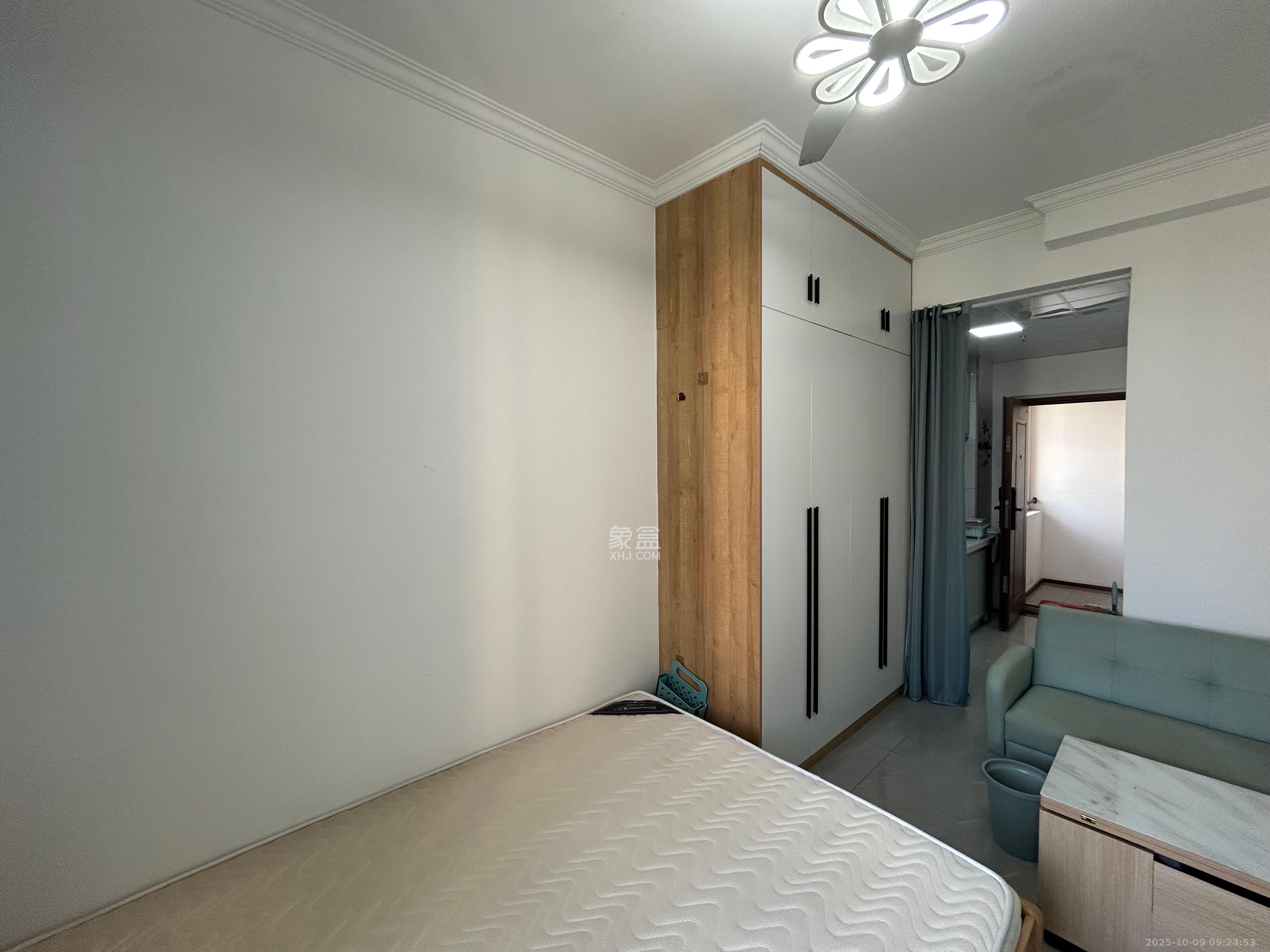 保利香槟国际 1室1厅1卫 1200.0元/月 保利香槟国际 1室1厅1卫 1200.0元/月室内图