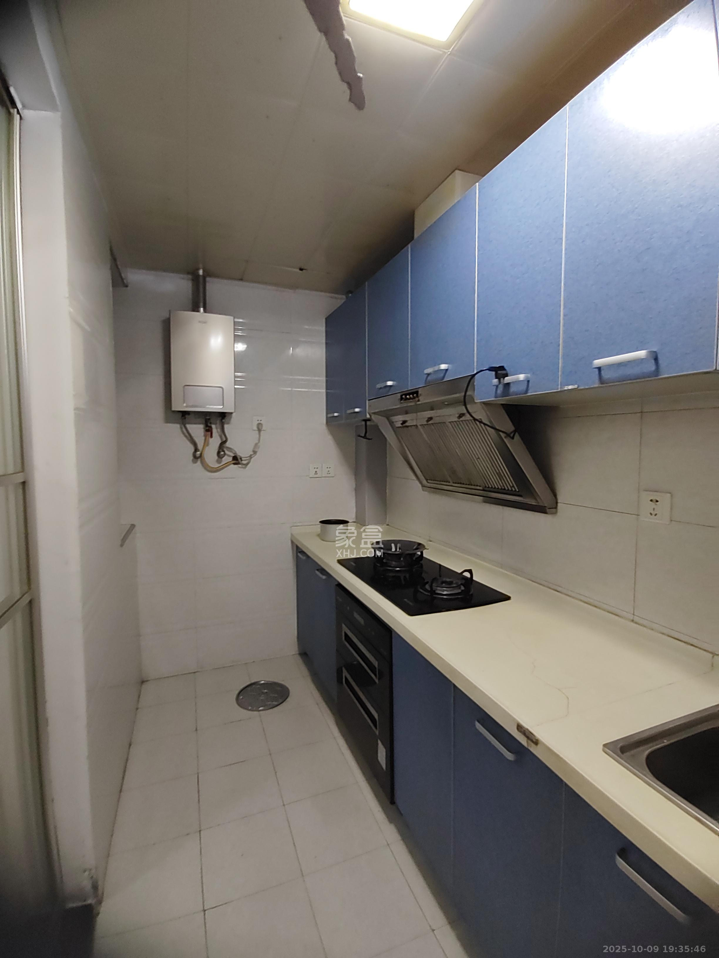 奥克斯广场  3室2厅2卫    3200.0元/月室内图