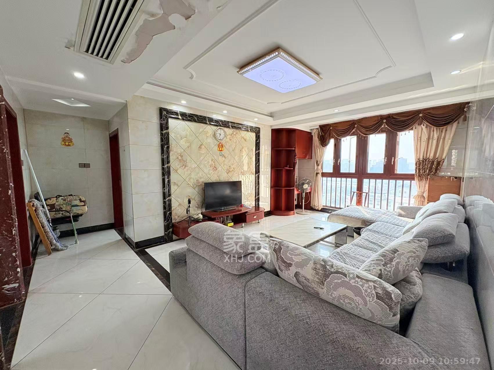 芙蓉万国城MOMA（卓越汇富苑）  3室2厅2卫    2300.0元/月室内图