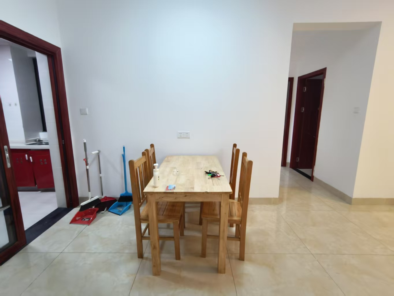 绿地城逸园 3室2厅2卫 2300.0元/月 绿地城逸园 3室2厅2卫 2300.0元/月室内图