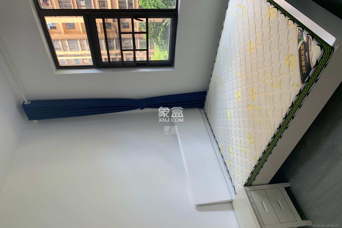 德润小区(丰升德润小区) 4室2厅2卫 3300.0元/月 德润小区(丰升德润小区) 4室2厅2卫 3300.0元/月室内图