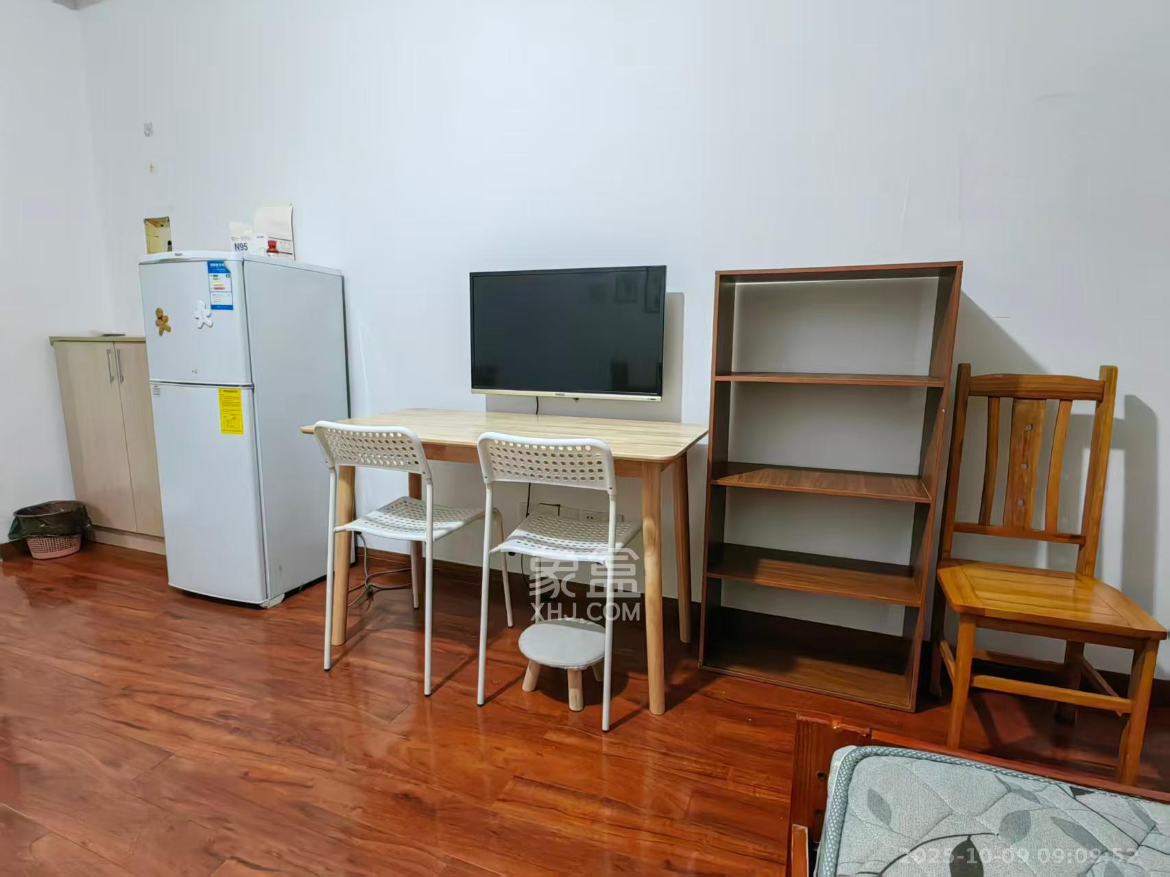 湘府东苑  1室1厅1卫    1400.0元/月 湘府东苑  1室1厅1卫    1400.0元/月室内图1