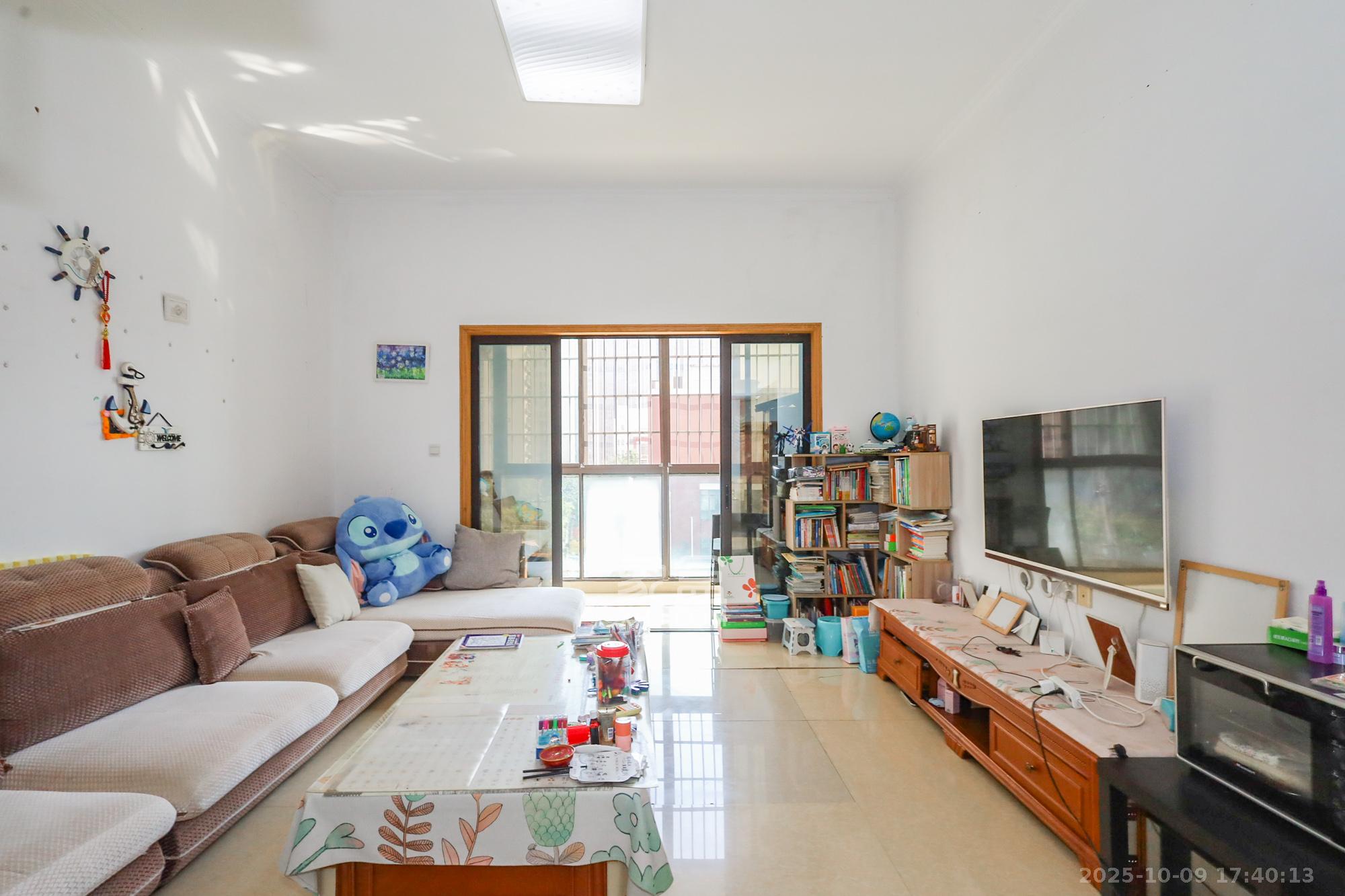 钰龙天下一期  3室2厅1卫    280.0万客厅