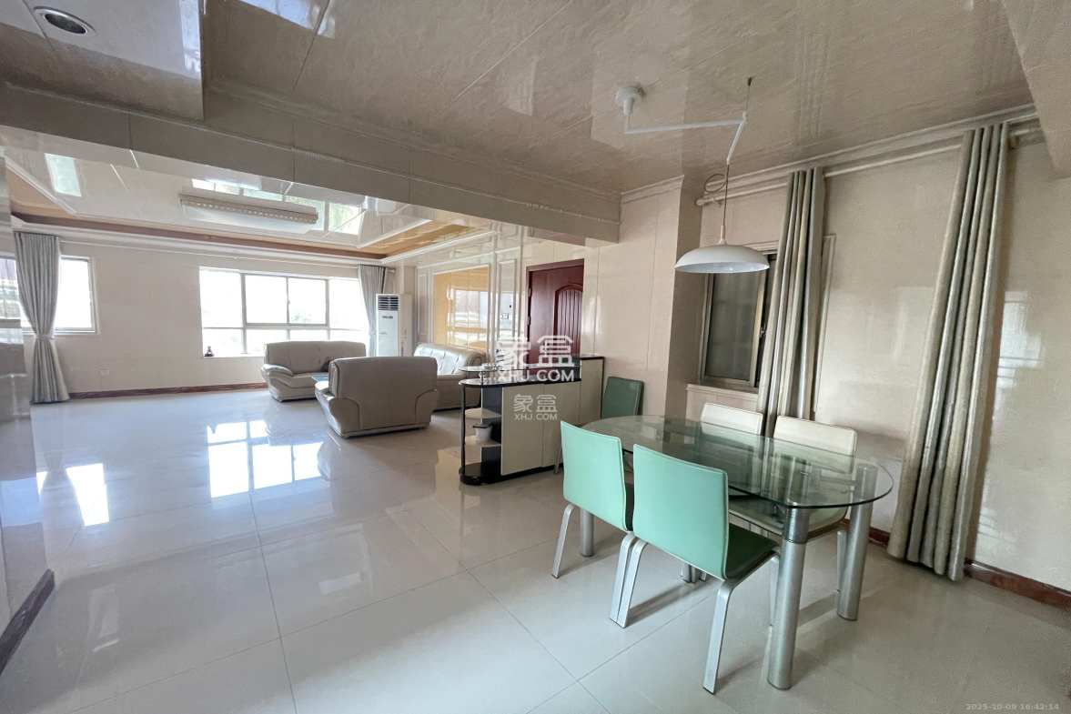 南国嘉苑  5室2厅3卫    4500.0元/月 南国嘉苑  5室2厅3卫    4500.0元/月室内图