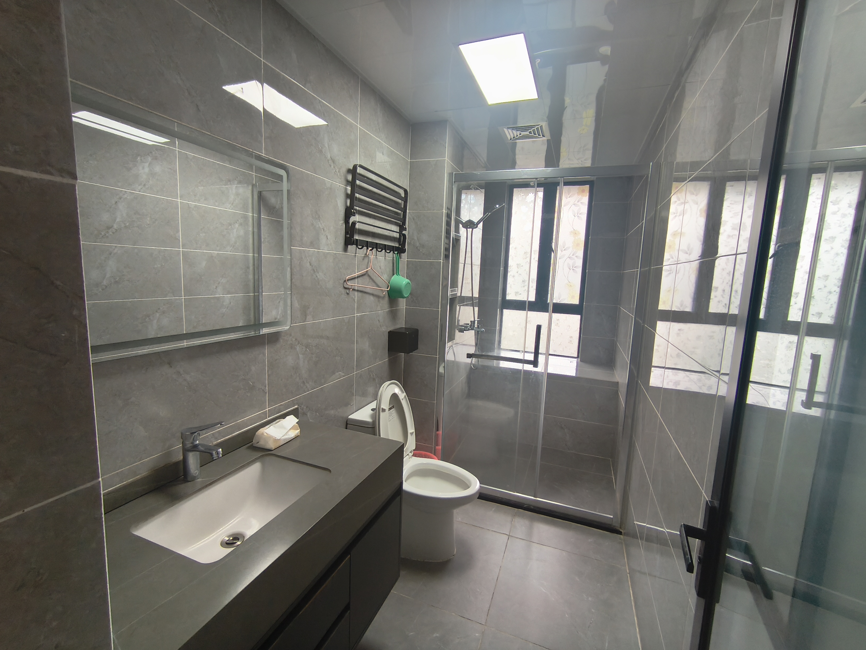 滨江佳苑 4室2厅2卫 2800.0元/月 滨江佳苑 4室2厅2卫 2800.0元/月室内图