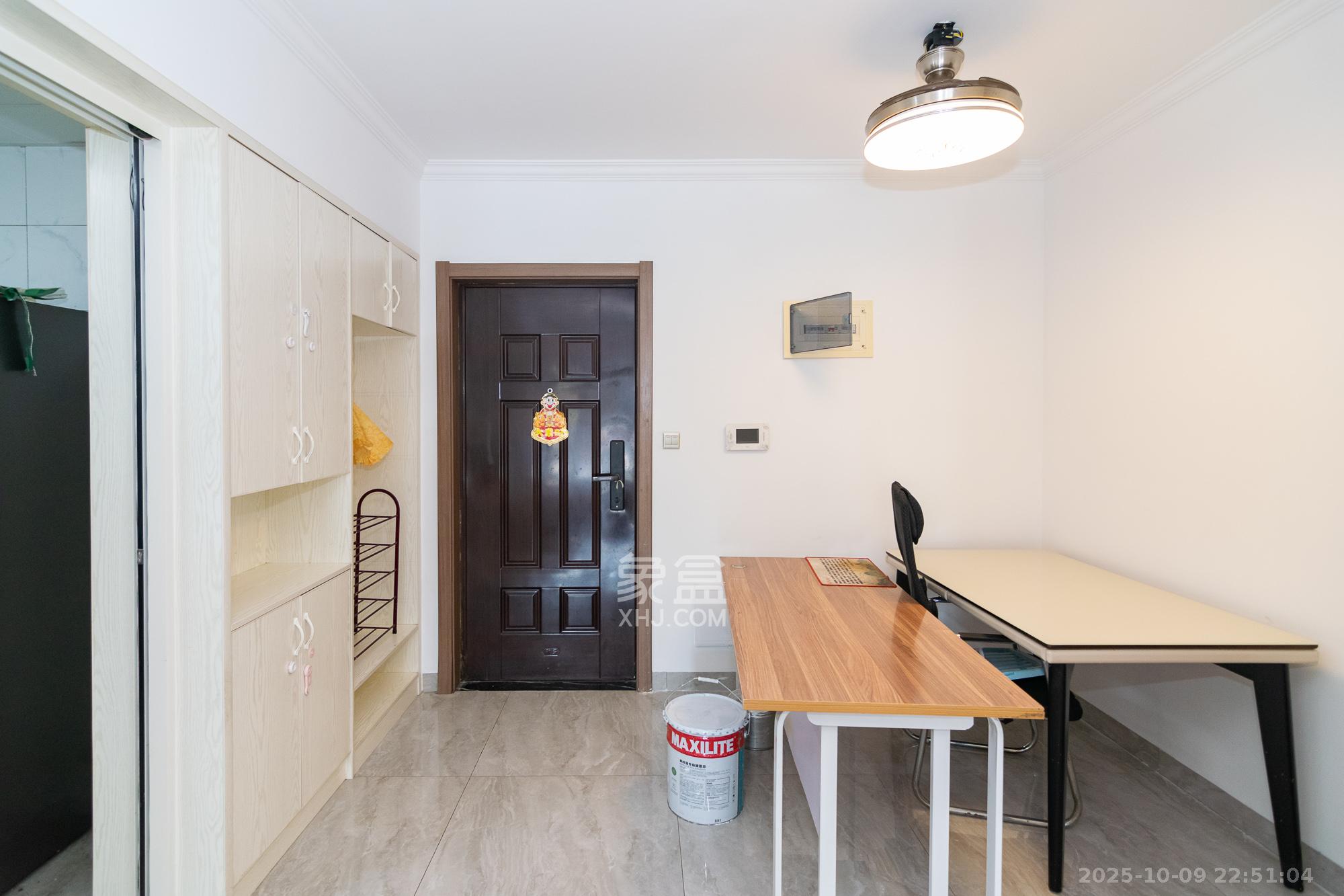 金地三千府（金地湖山樾、金地自在城）  3室2厅1卫    58.0万客厅