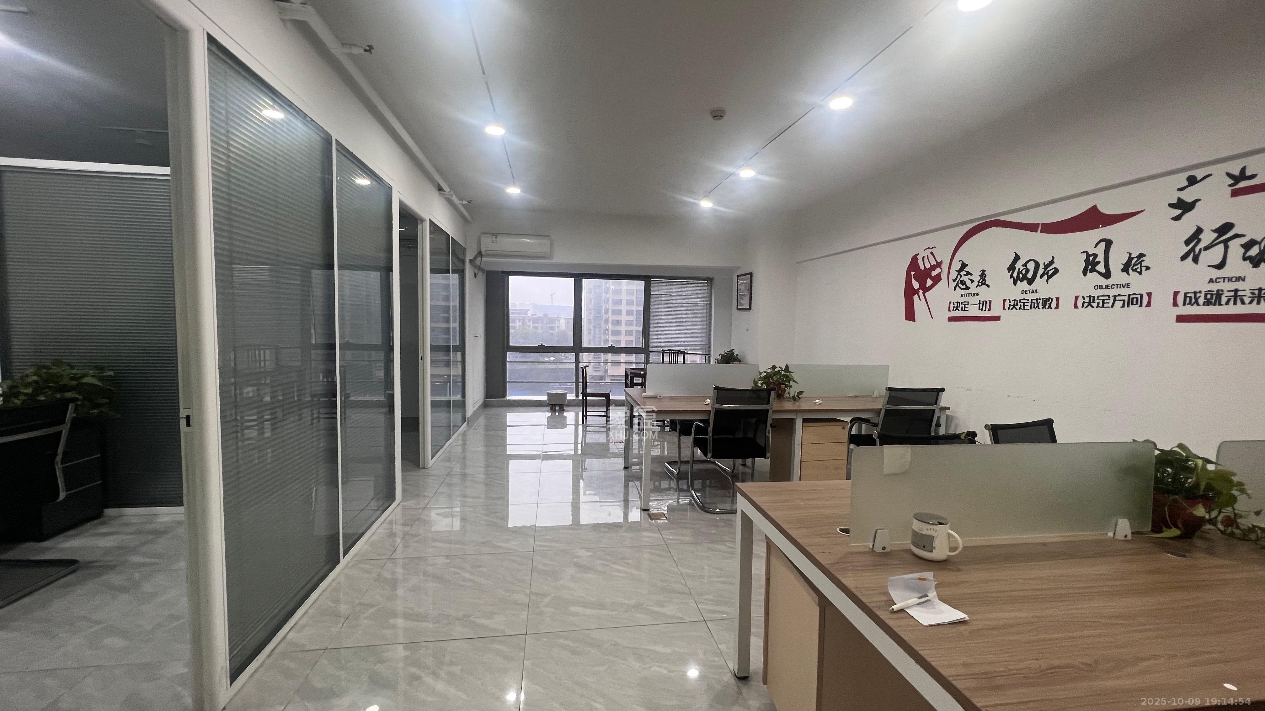 复地星光天地 1室2厅1卫 3500.0元/月 复地星光天地 1室2厅1卫 3500.0元/月室内图