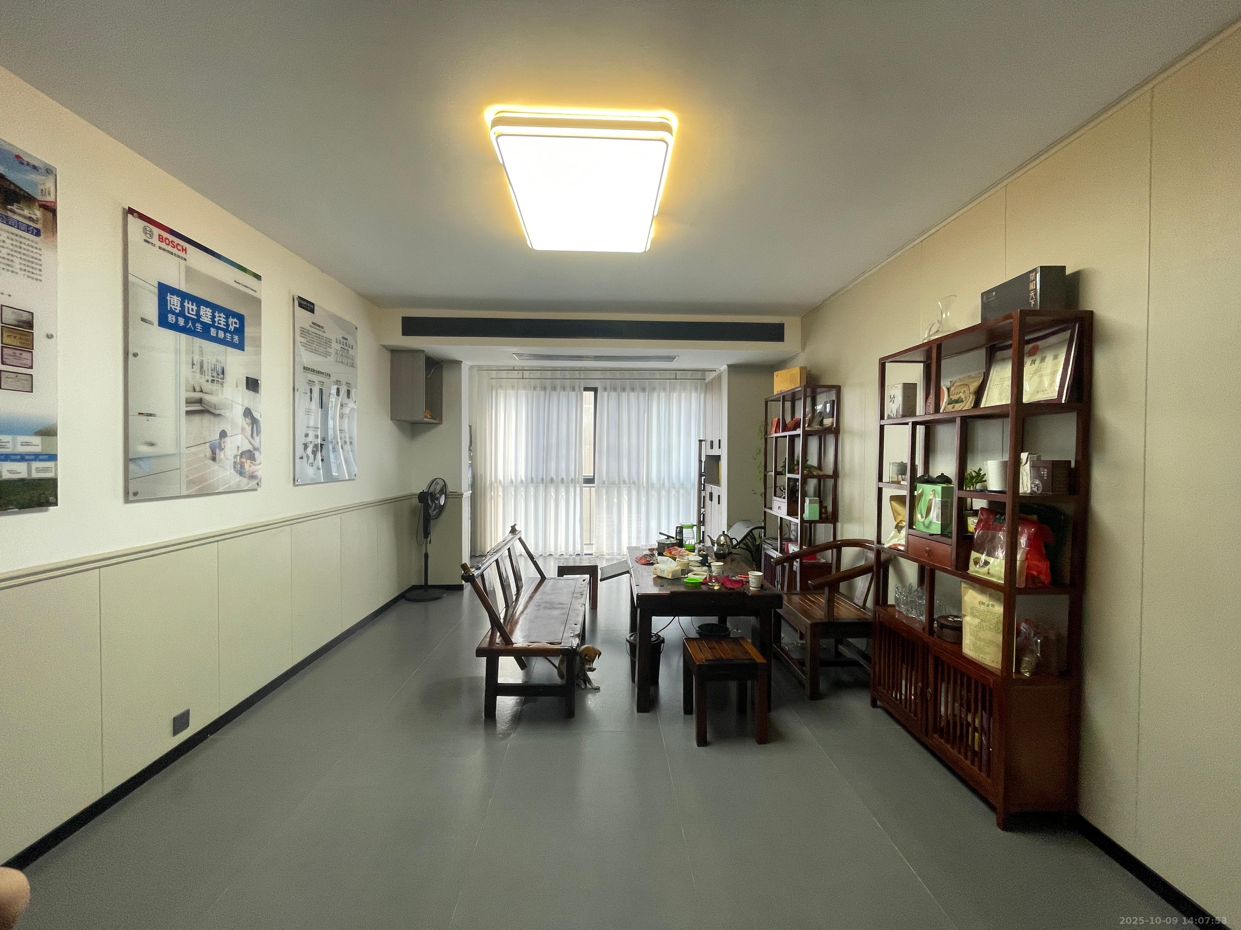 体育新城  3室2厅1卫    2000.0元/月室内图