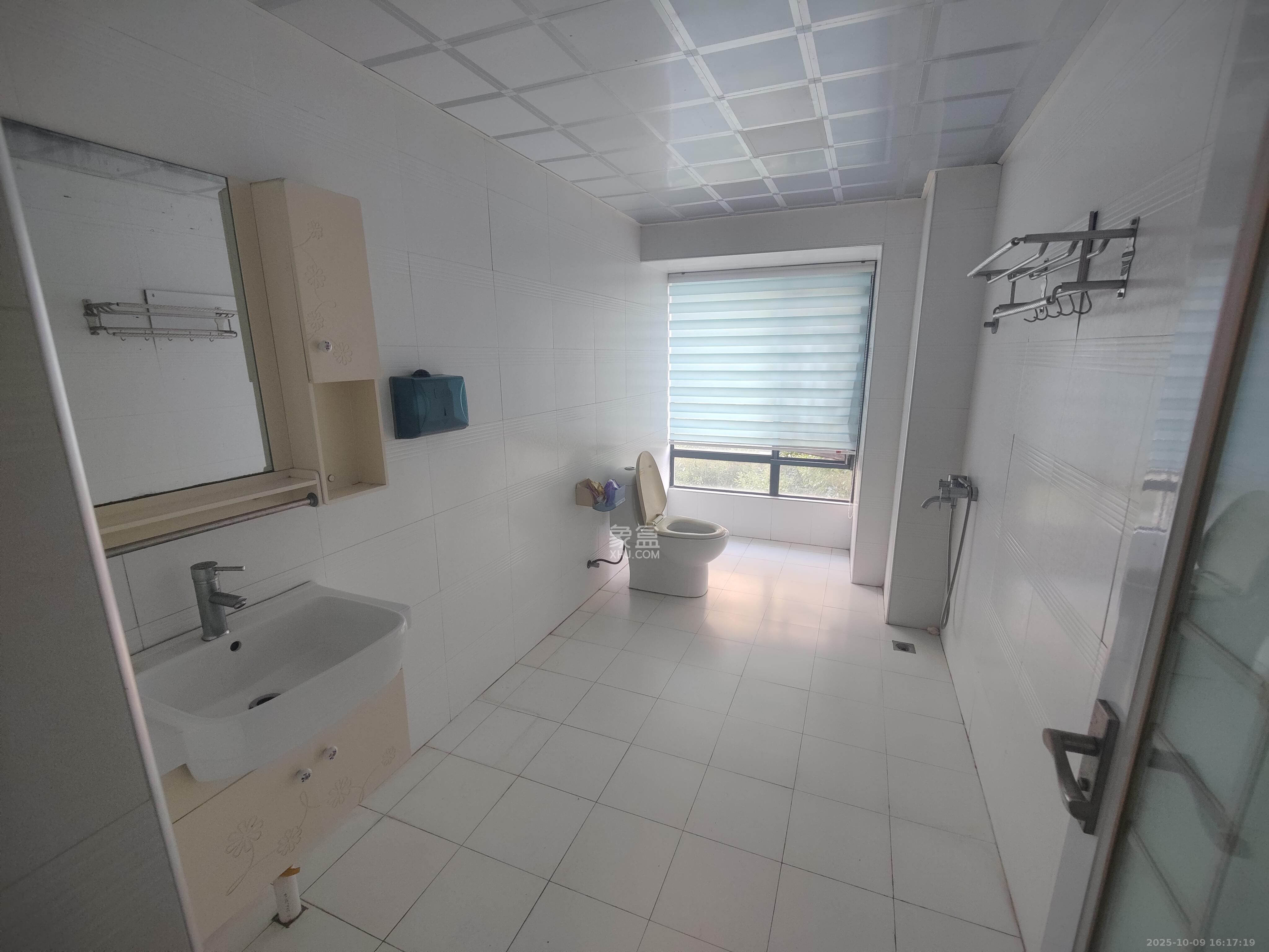 归心苑 5室2厅2卫 6000.0元/月 归心苑 5室2厅2卫 6000.0元/月室内图