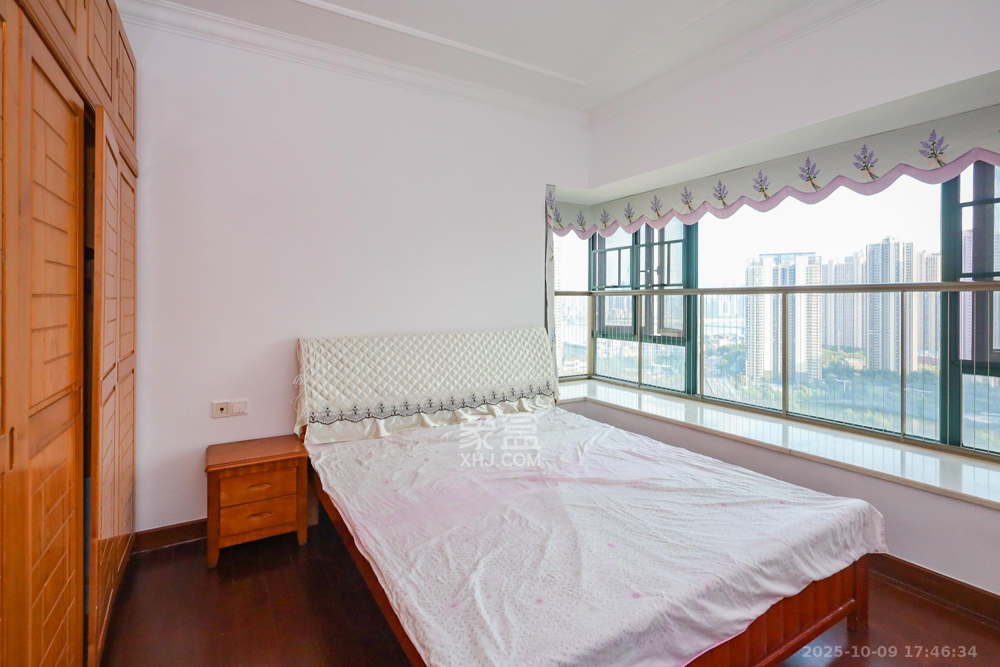 恒大御景湾  3室2厅1卫    135.0万卧室