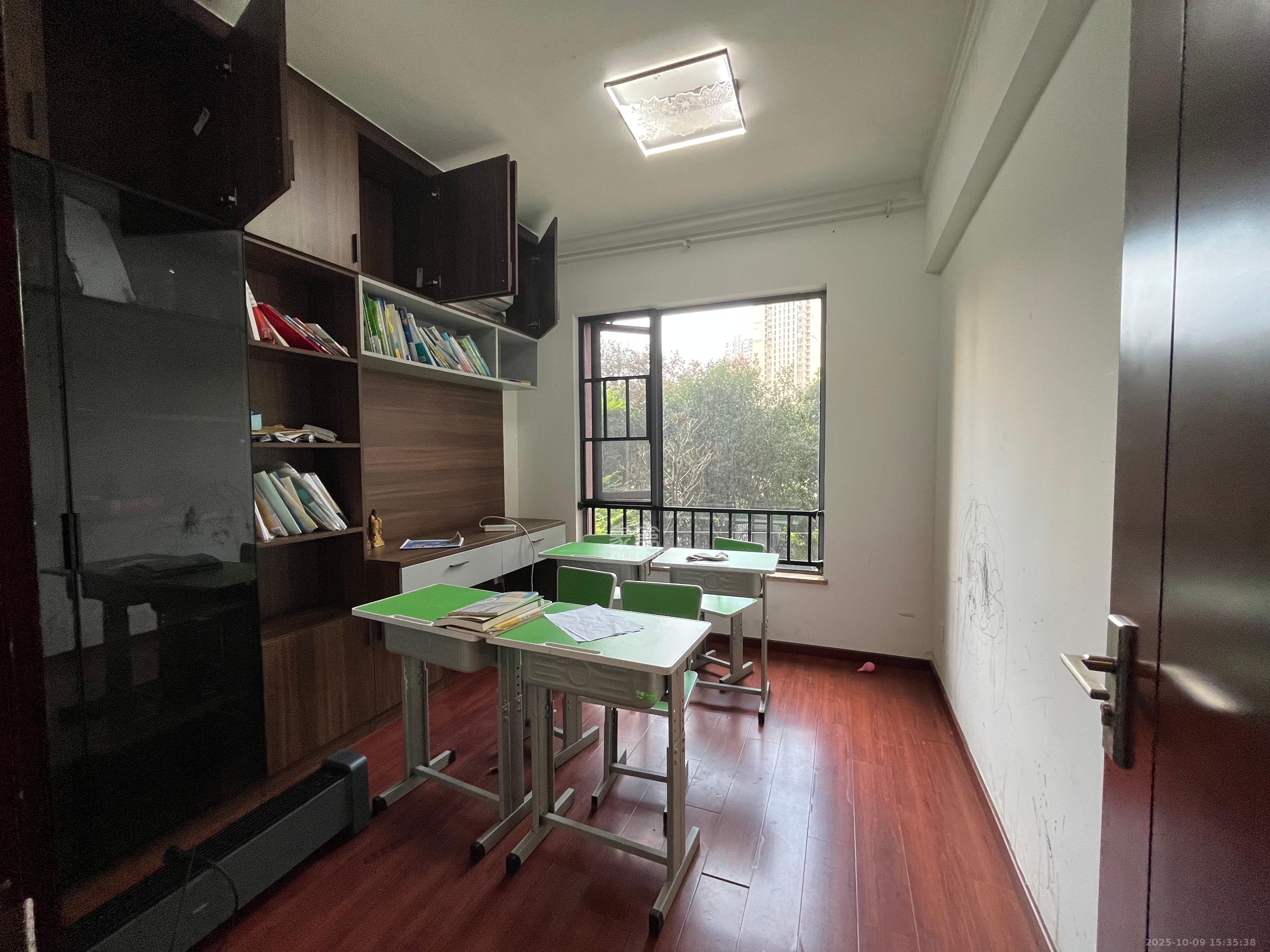 珠江郦城公园1号 3室2厅1卫 3200.0元/月 珠江郦城公园1号 3室2厅1卫 3200.0元/月室内图