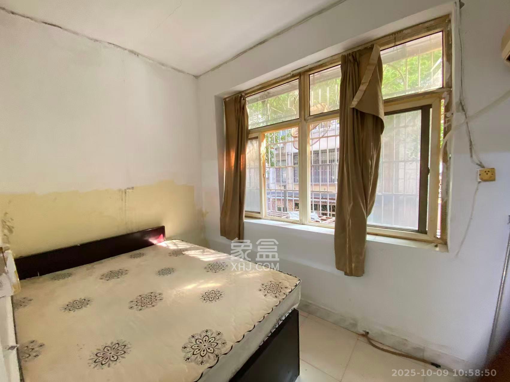 农机宿舍(省农机局大院宿舍) 1室1厅1卫 1000.0元/月 农机宿舍(省农机局大院宿舍) 1室1厅1卫 1000.0元/月室内图